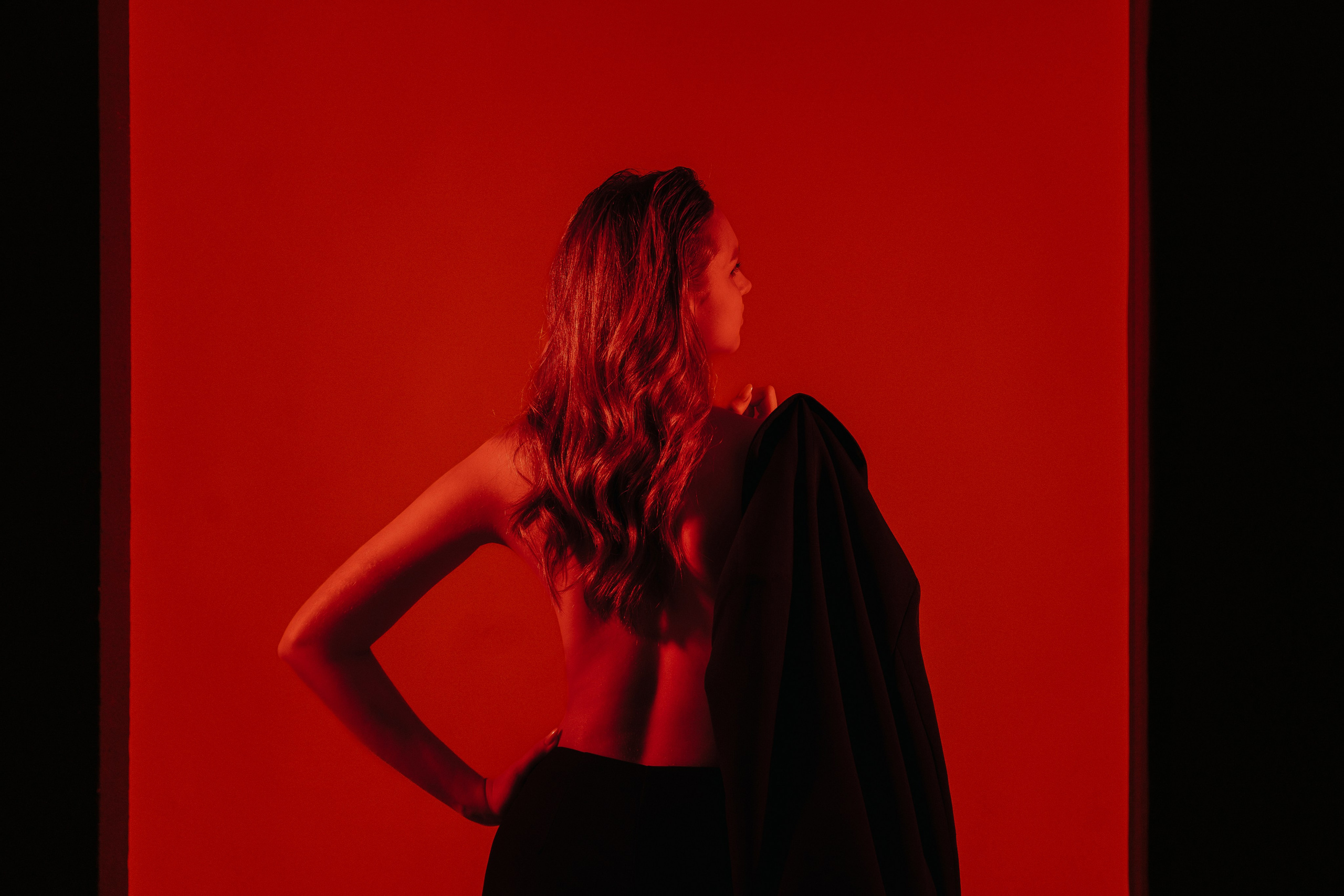 Вика в красном. Паша Страхов — фотограф