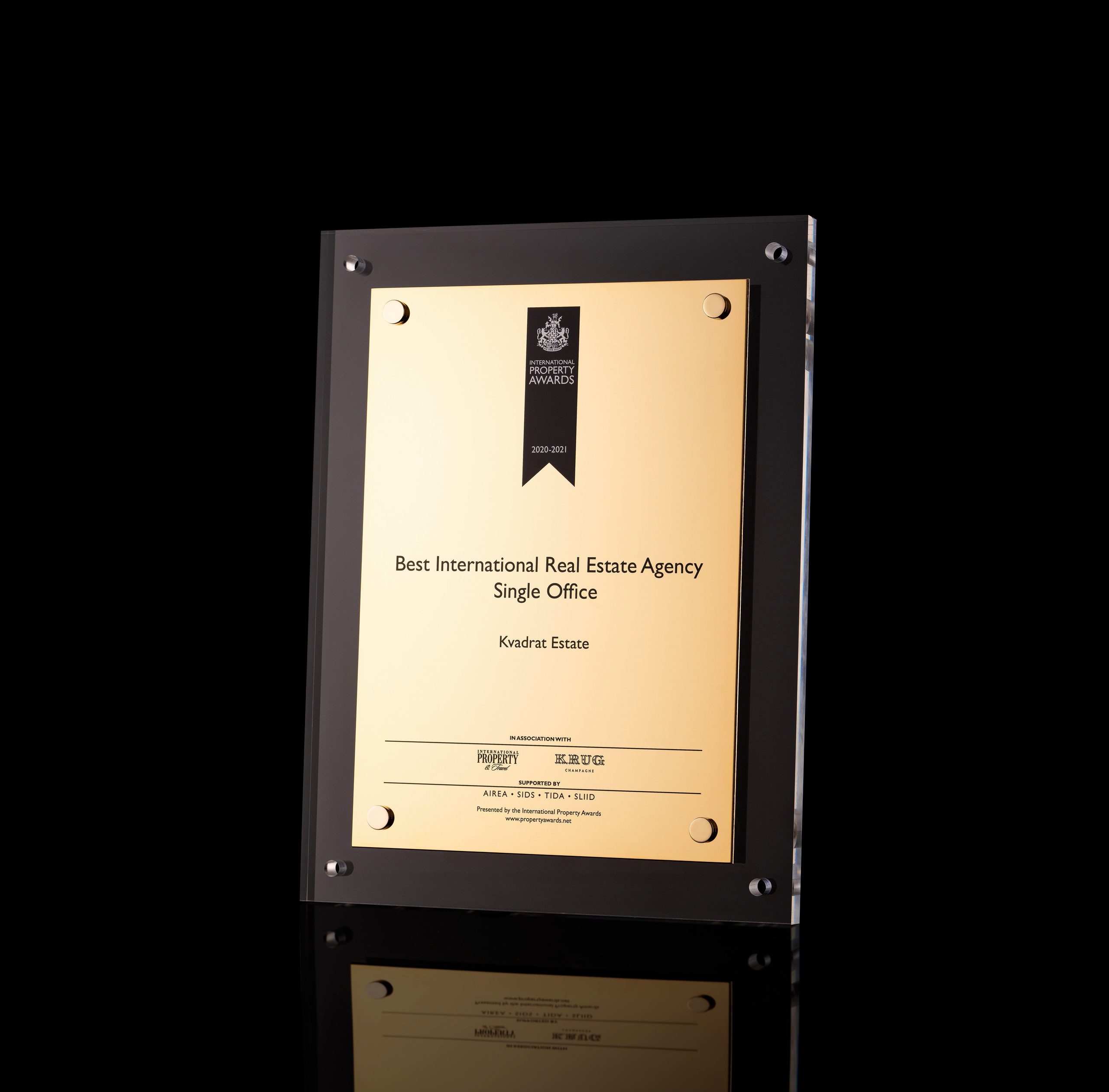 ФОТОГРАФИИ НАГРАДНЫХ ТАБЛИЧЕК. Предметный и фуд фотограф Санкт-Петербурга Сергей