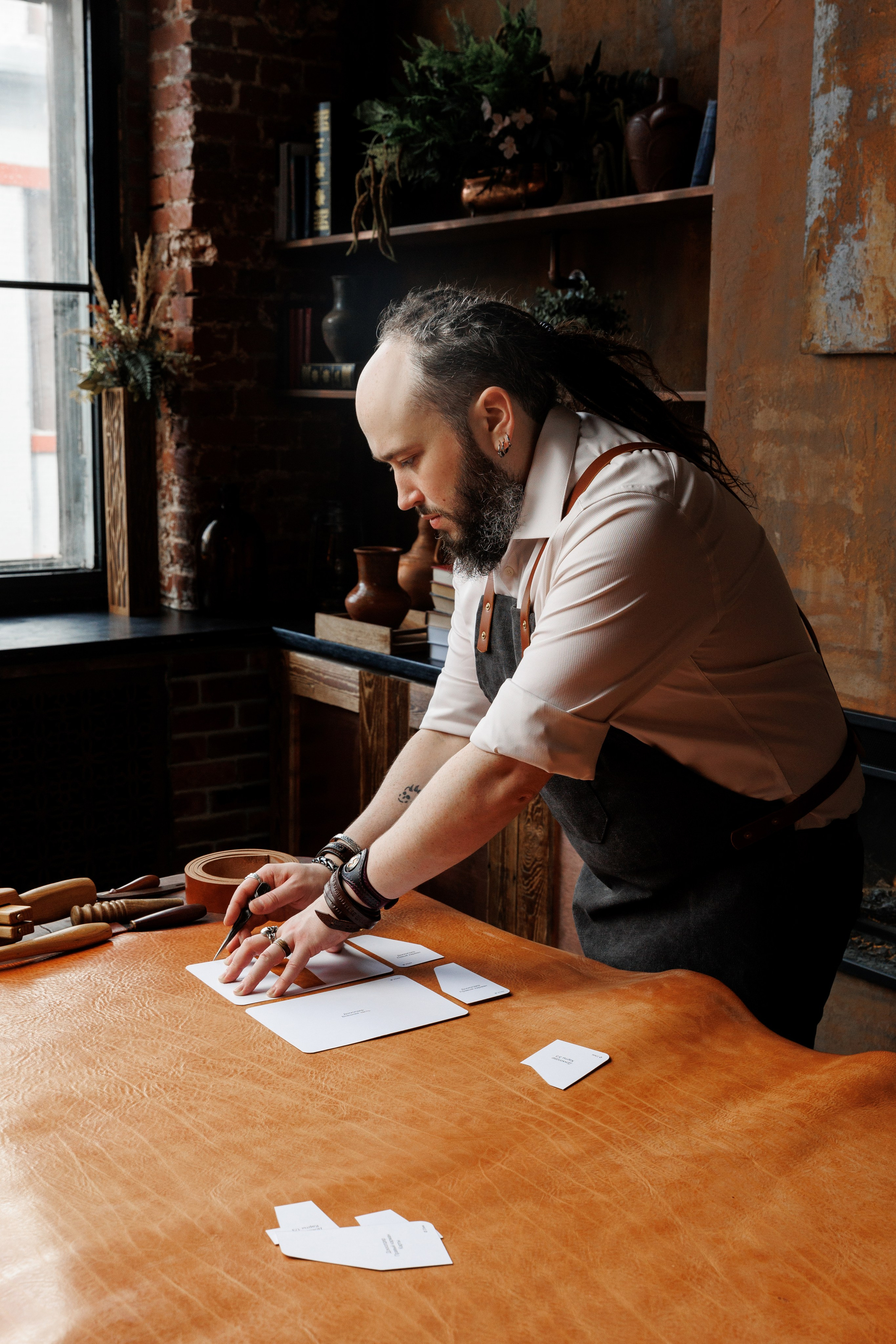 Андрей мастер по работе с кожей. Фотограф Щелково/ Москва Татьяна Жучкова