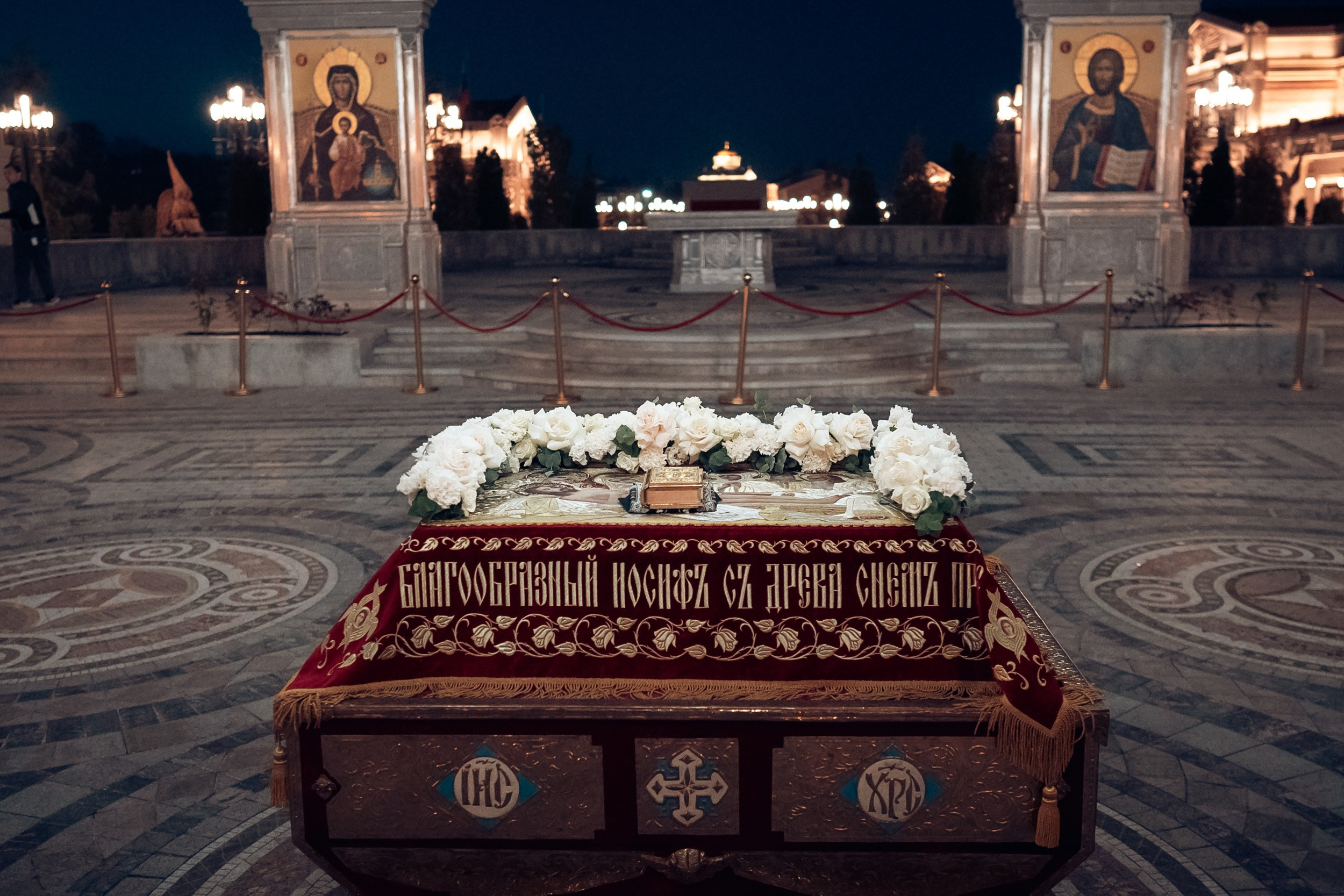 Богослужение Великой пятницы в Херсонесском монастыре Севастополь. Церковный фотограф Севастополь