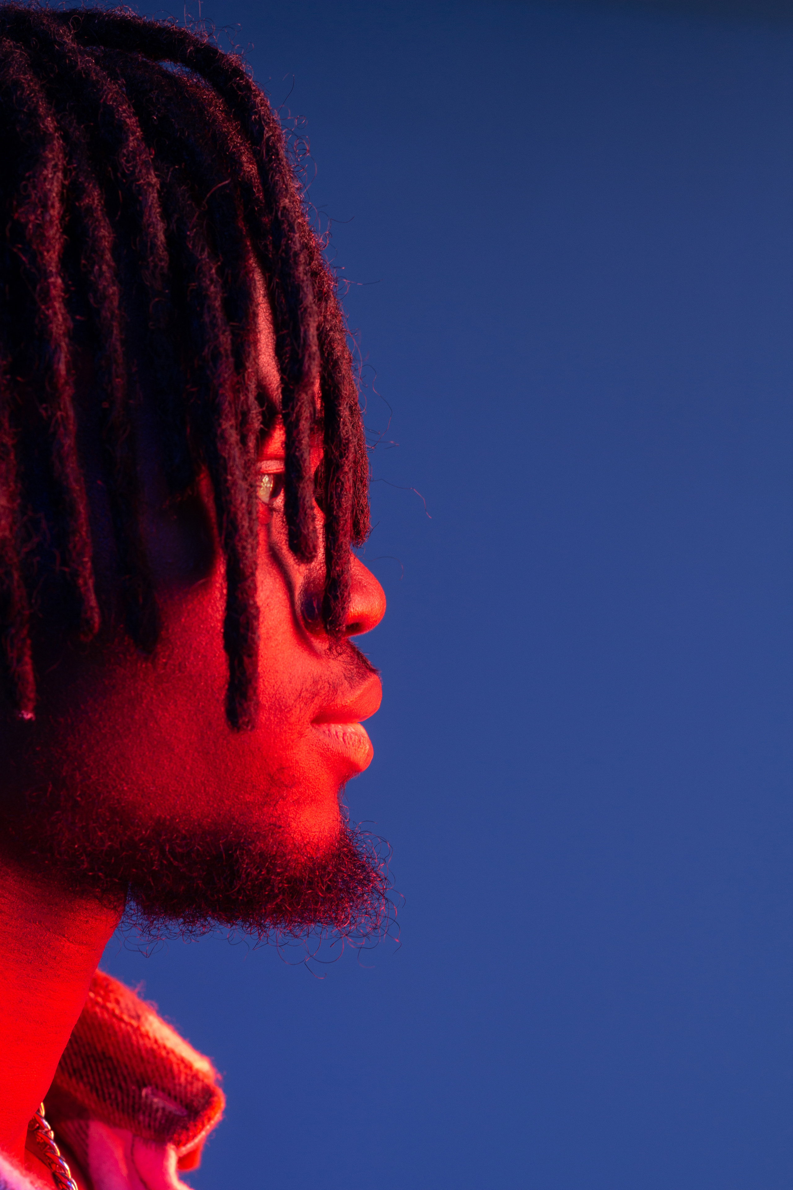 Мужской портрет с цветными фильтрами. Фотограф Екатерина Голицына