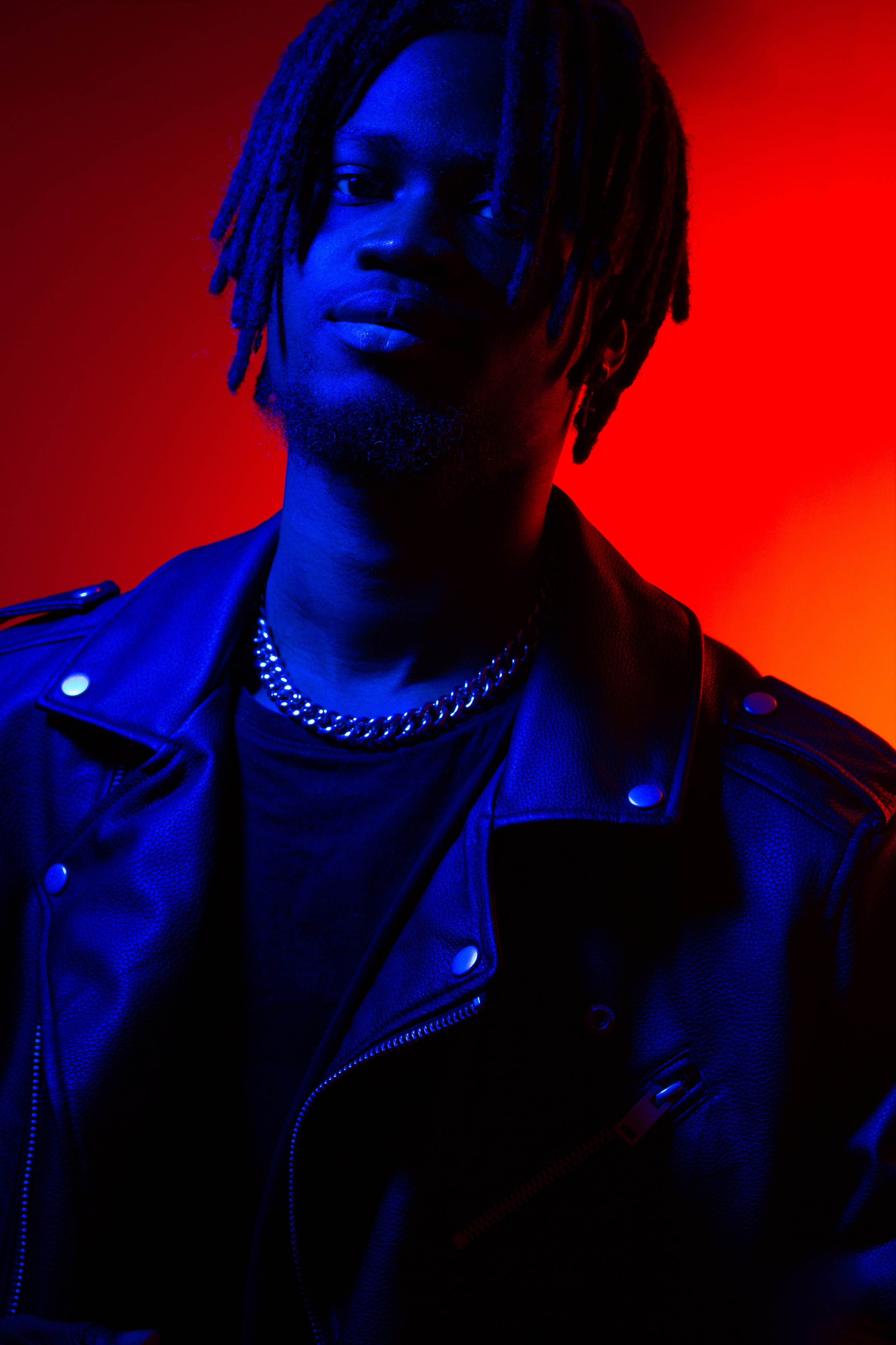 Мужской портрет с цветными фильтрами. Фотограф Екатерина Голицына