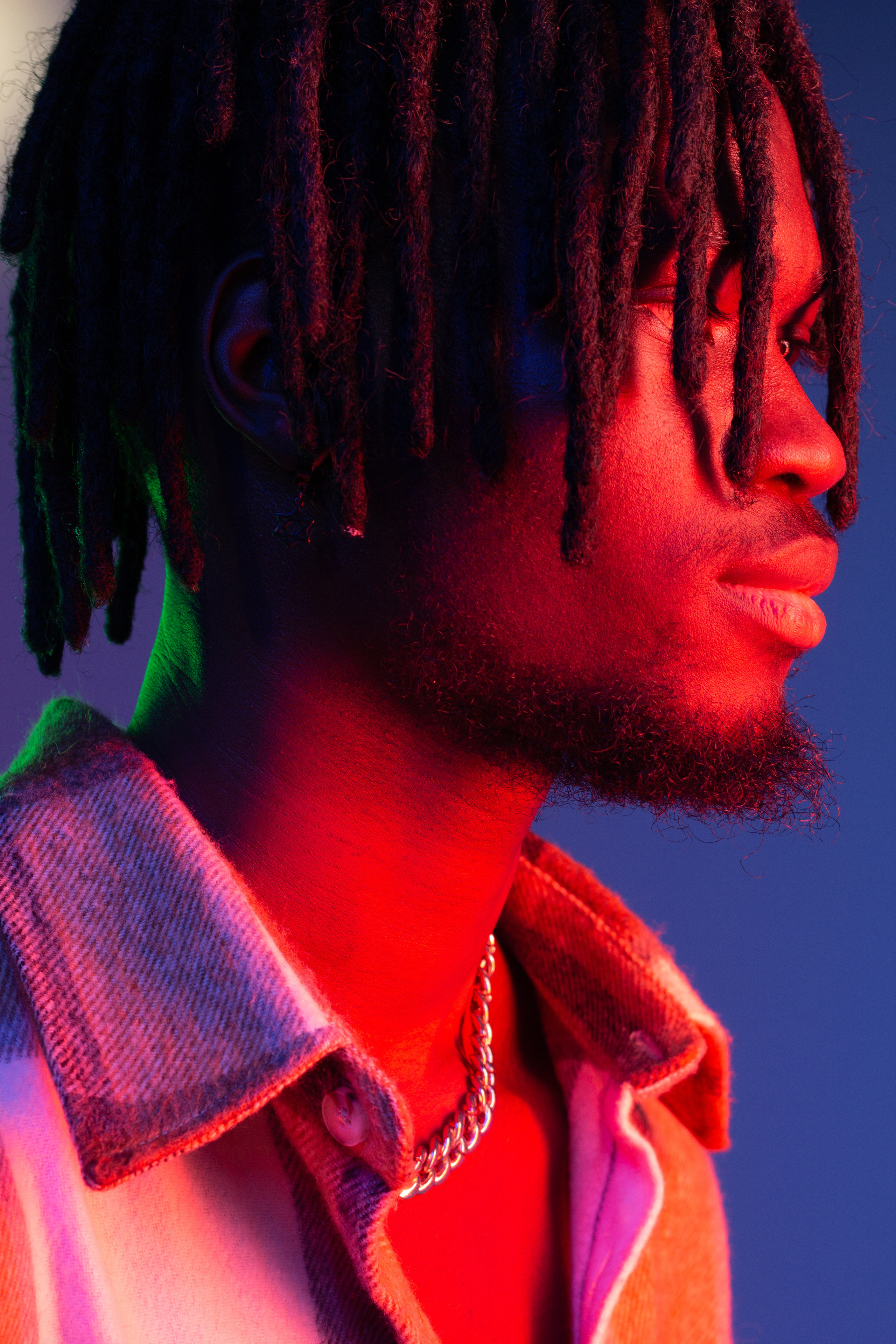 Мужской портрет с цветными фильтрами. Фотограф Екатерина Голицына