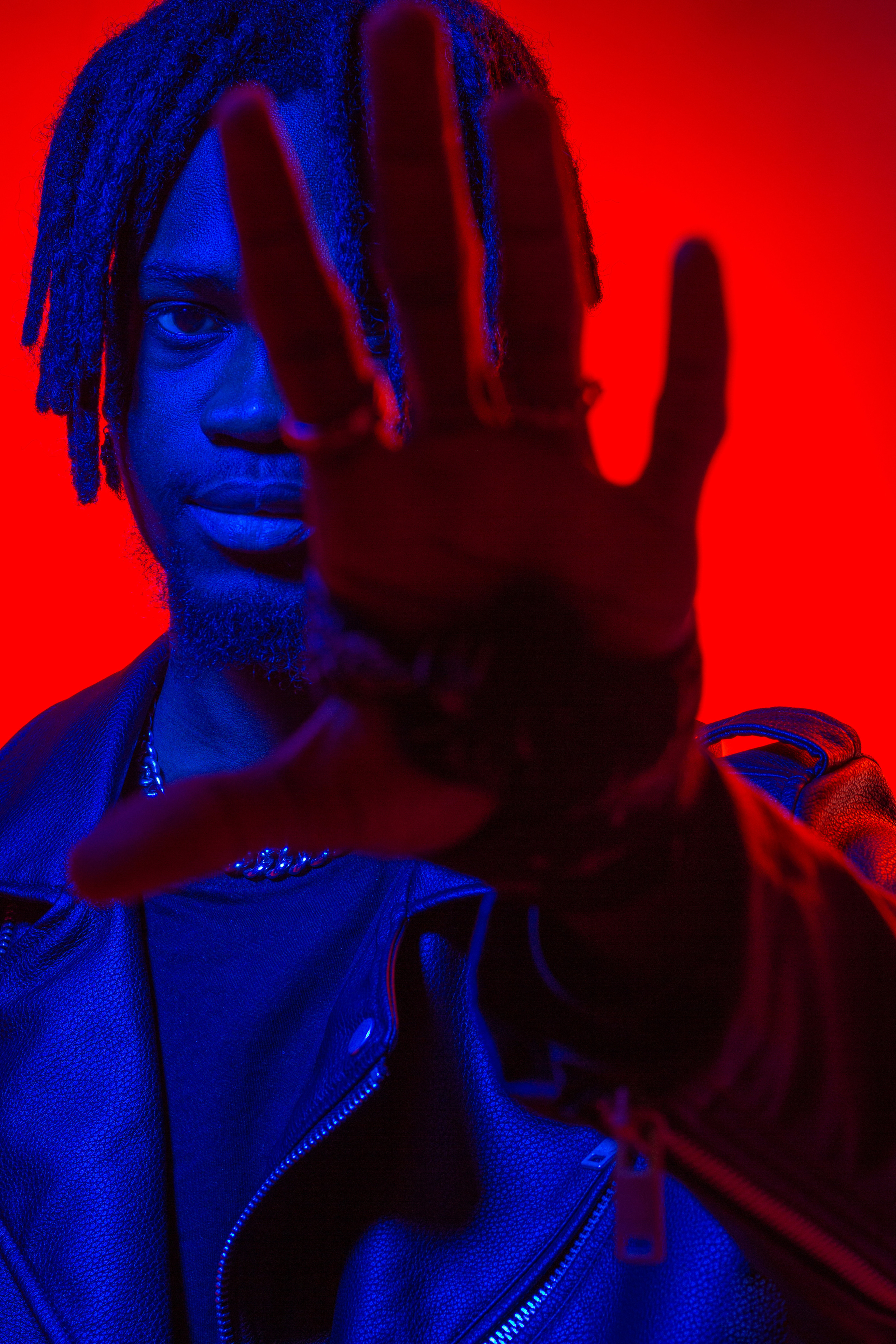 Мужской портрет с цветными фильтрами. Фотограф Екатерина Голицына