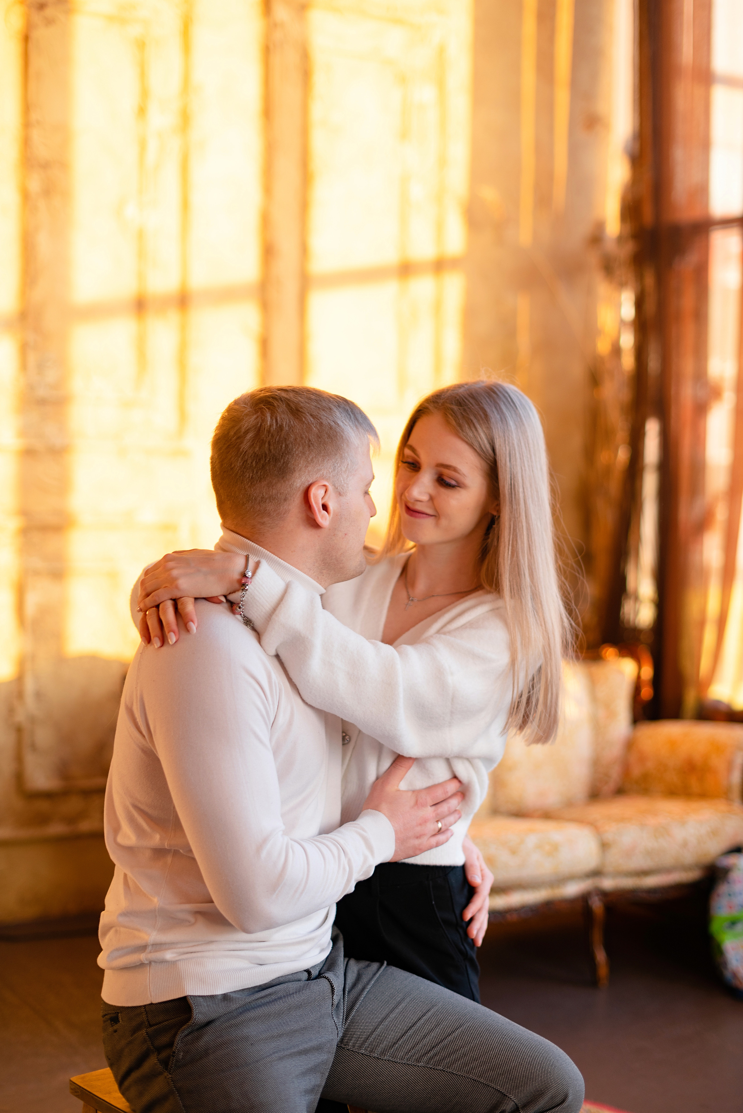 Семейная фотосессия в фотостудии Питер, 1 зал. Детский и семейный фотограф в Сургуте и Нефтеюганске Анна Старцева
