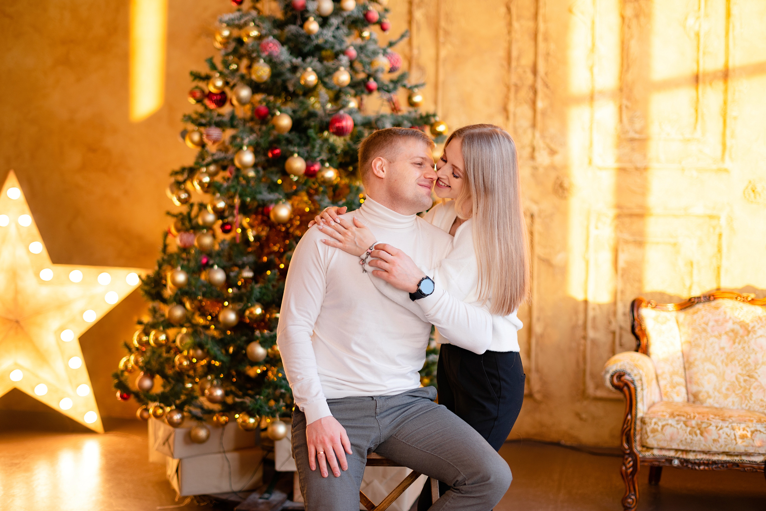 Семейная фотосессия в фотостудии Питер, 1 зал. Детский и семейный фотограф в Сургуте и Нефтеюганске Анна Старцева