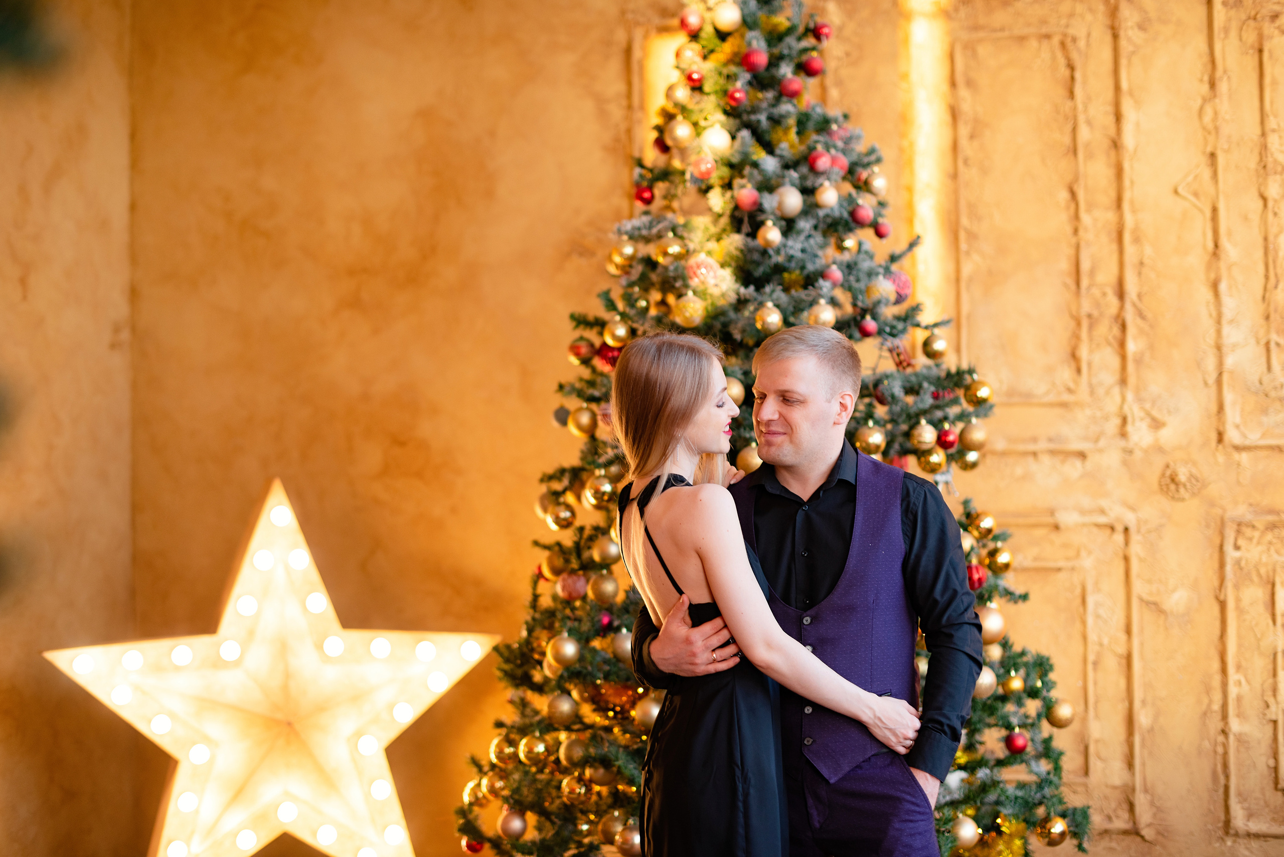 Семейная фотосессия в фотостудии Питер, 1 зал. Детский и семейный фотограф в Сургуте и Нефтеюганске Анна Старцева