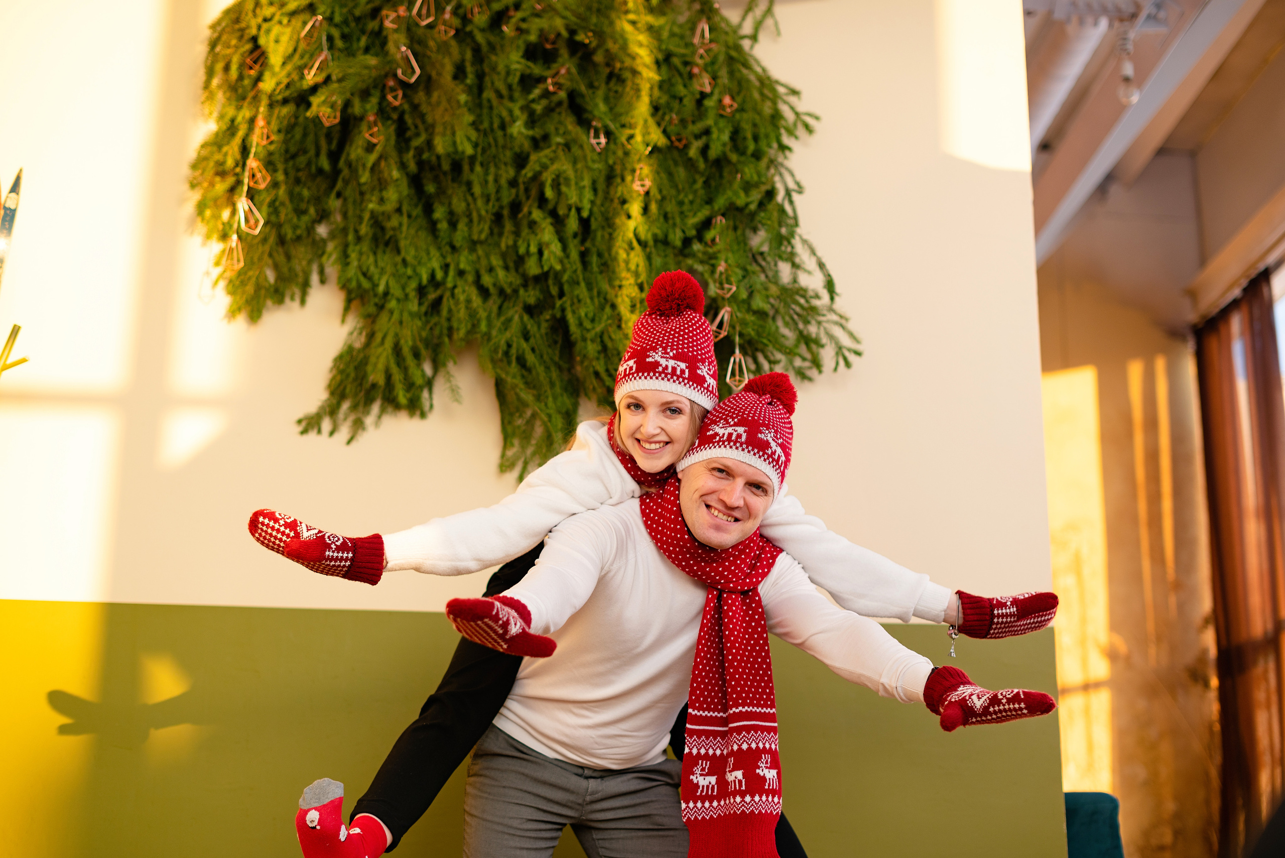 Семейная фотосессия в фотостудии Питер, 1 зал. Детский и семейный фотограф в Сургуте и Нефтеюганске Анна Старцева