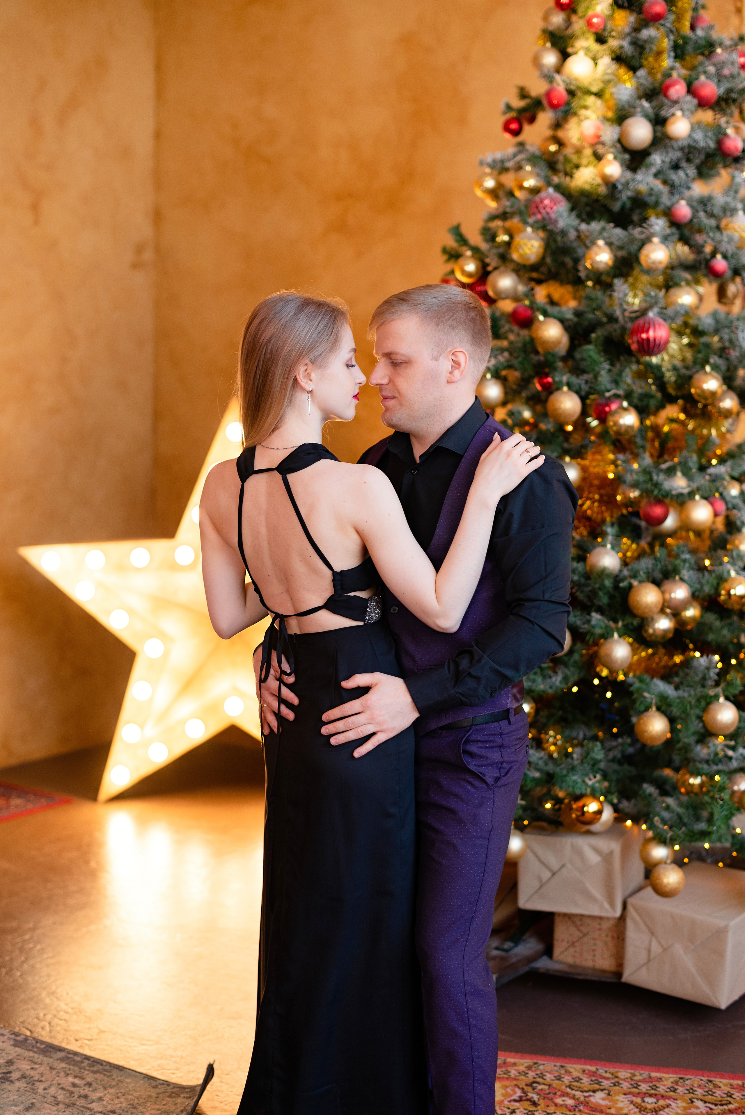 Семейная фотосессия в фотостудии Питер, 1 зал. Детский и семейный фотограф в Сургуте и Нефтеюганске Анна Старцева