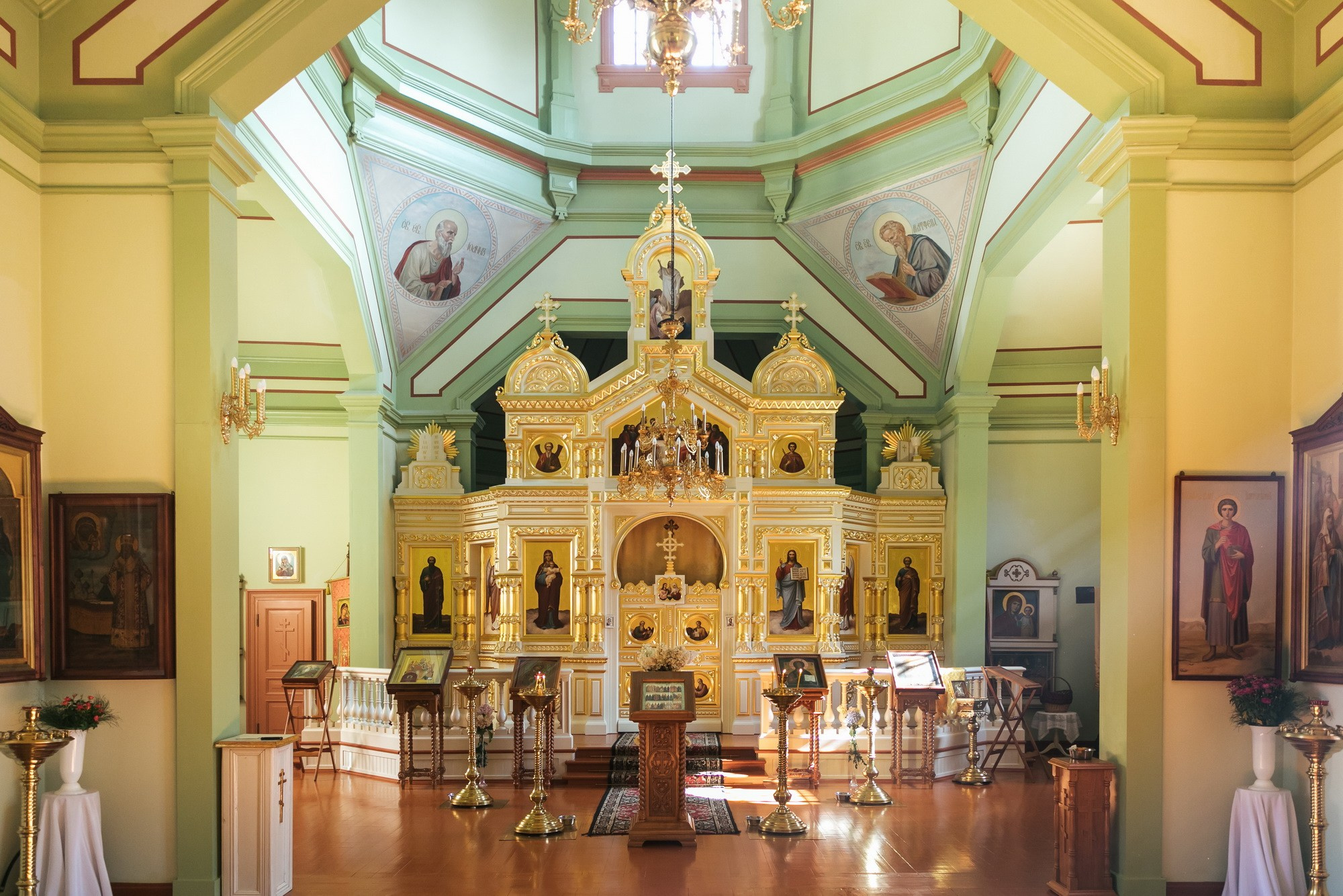 Крещение Церковь Святого Апостола Петра в Лахте СПб. Фотограф на крещение в Санкт Петербурге
