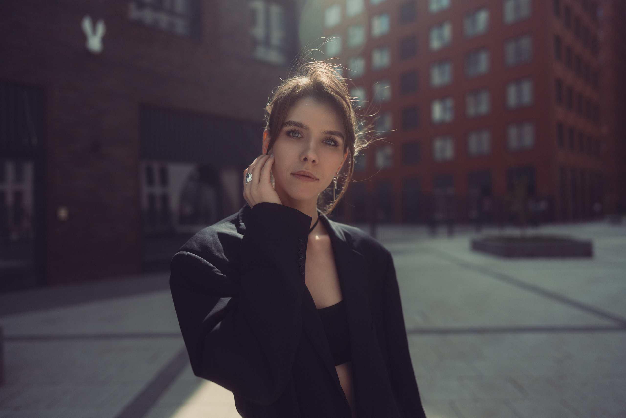 Female street photoshoot in Moscow by Anton Avanzato