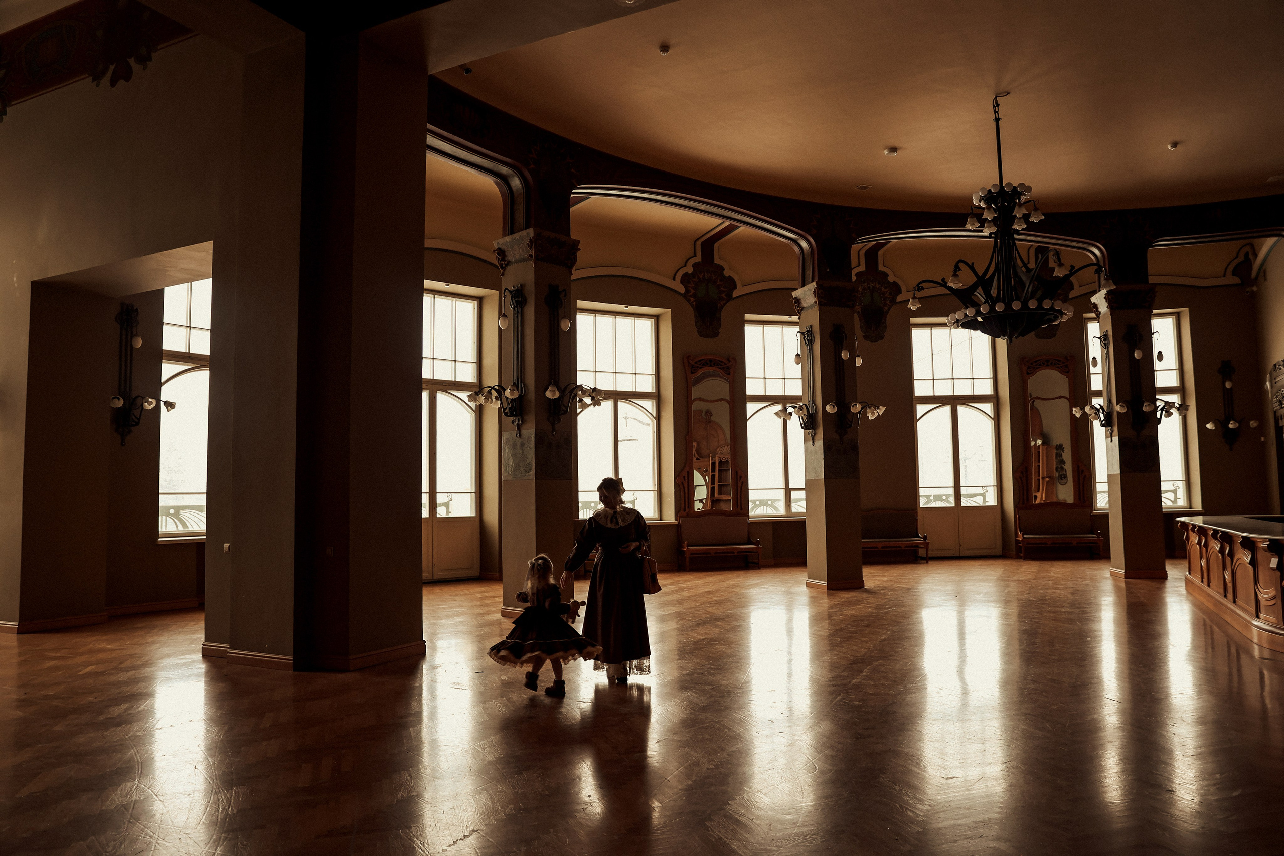 Ретро съемка на Витебском вокзале. Фотограф — Татьяна Кириллова, г. Санкт-Петербург