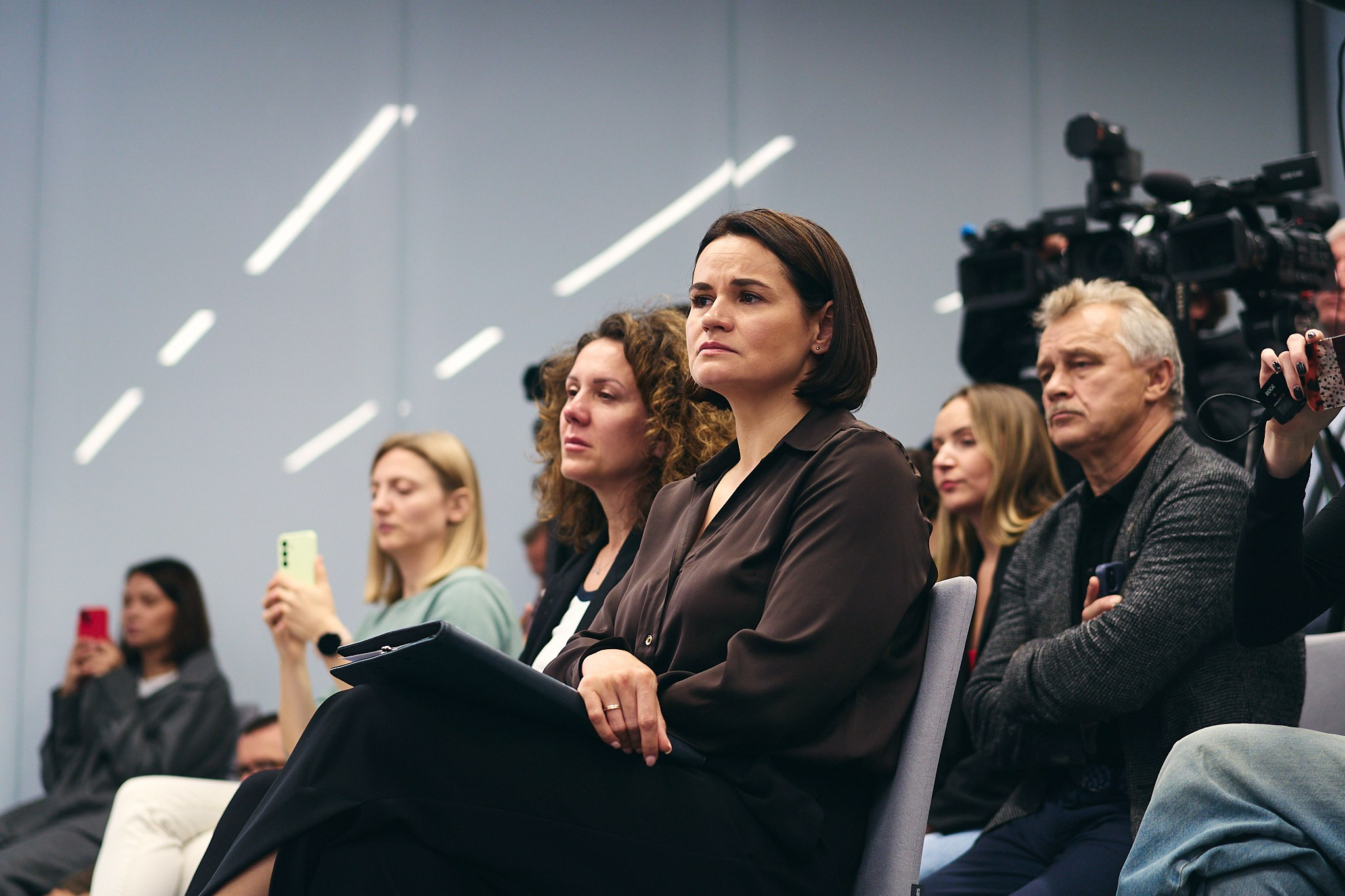 Press conference with Sviatlana Tsikhanouskaya and released political prisoners. Photographer in Vilnius