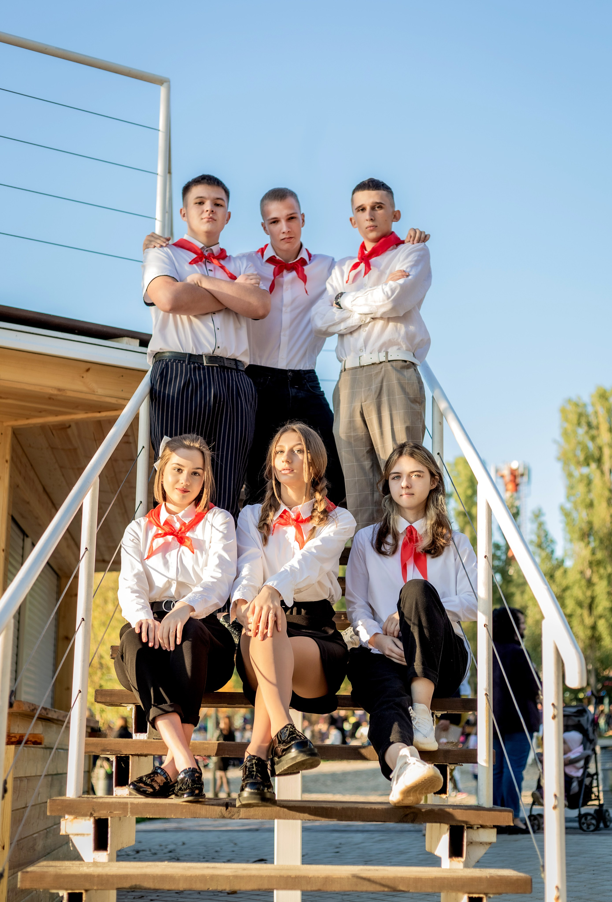 Пионеры в парке Дельфин — 11 класс школа 34. Выпускные альбомы Воронеж от Веры Соколовой