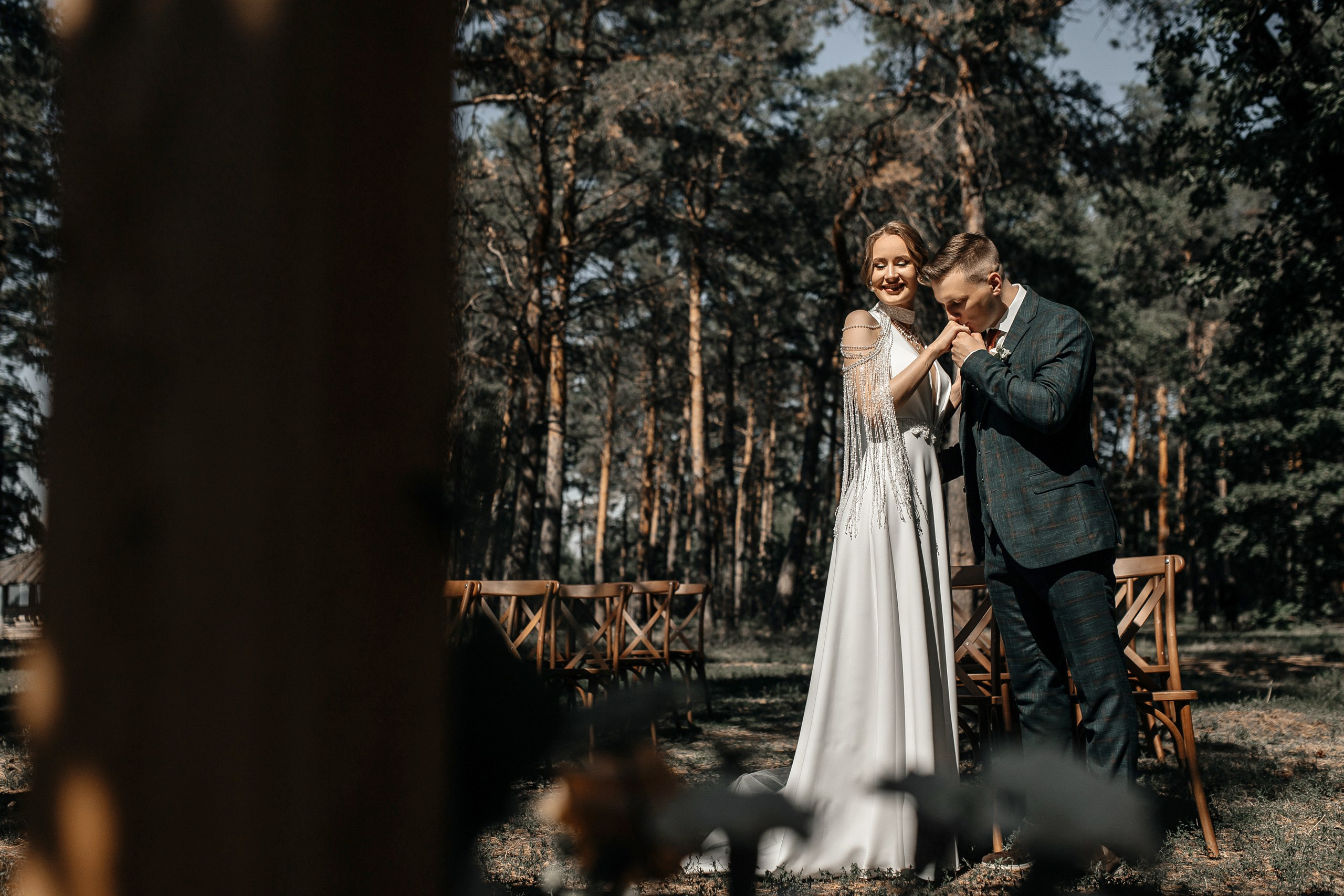 Здравствуйте! Я&nbsp;свадебный фотограф из&nbsp;Ульяновска, работаю в&nbsp;том числе по&nbsp;всей России и&nbsp;с&nbsp;выездом за&nbsp;границу. Снимаю свадьбы, lovestory, корпоративы, светский репортаж. Провожу обучение по&nbsp;фотографии, мастер-классы и&nbsp;воркшопы для других фотографов.