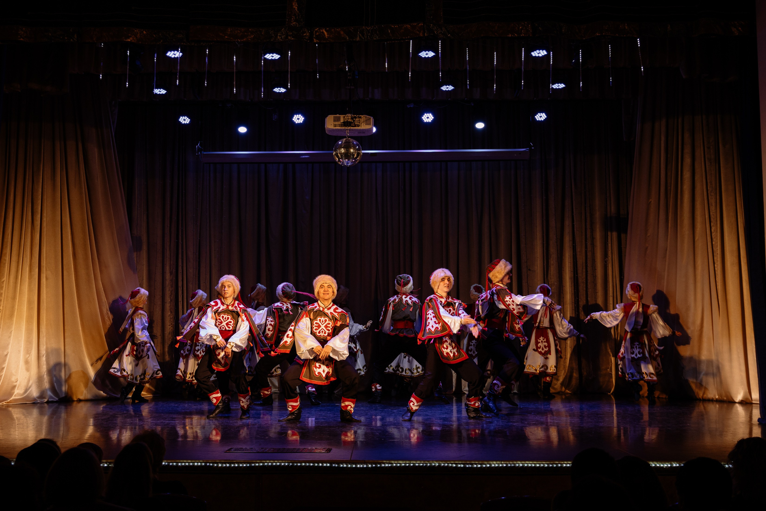 Сибирские узоры ДК Ефремова. Фотограф Юлия Мальцева