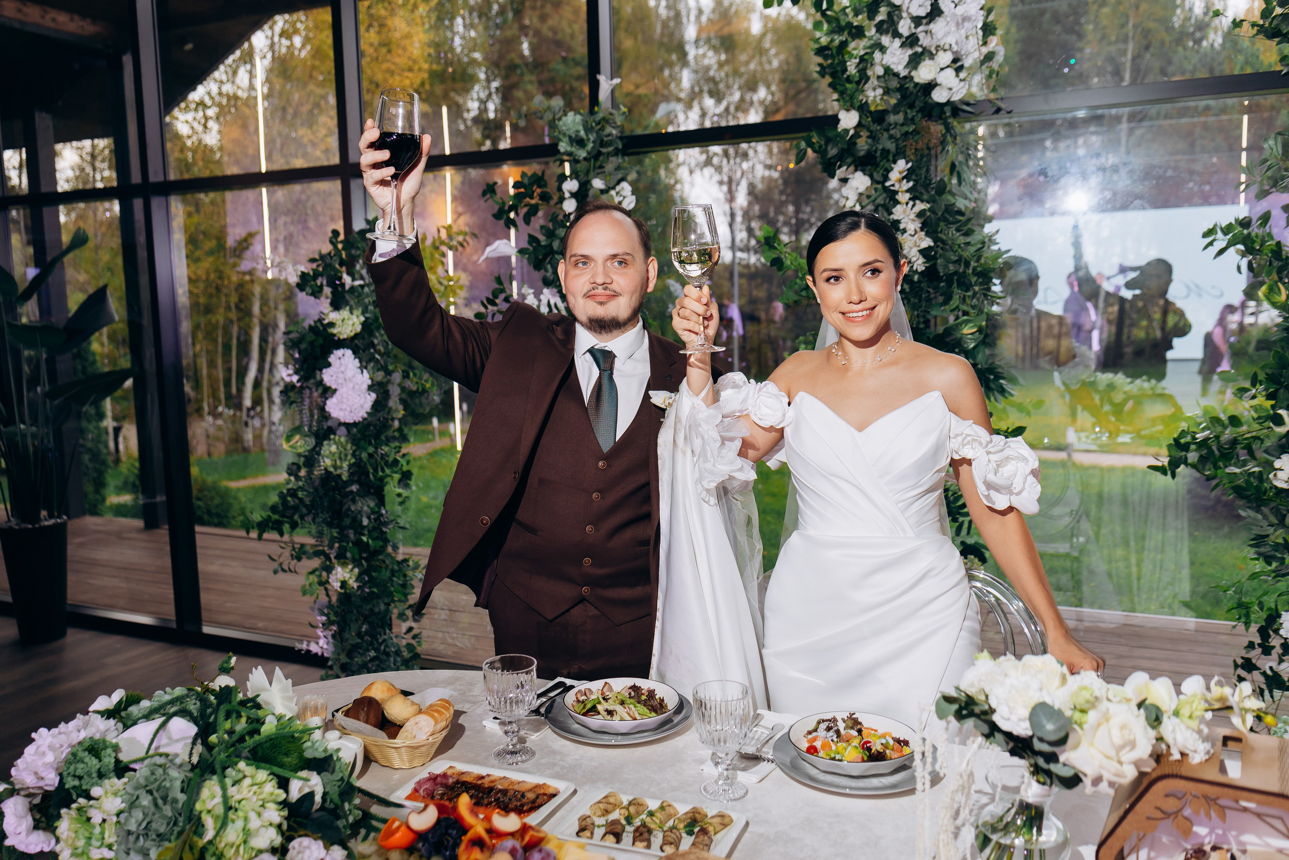 стол жениха и невесты идеи