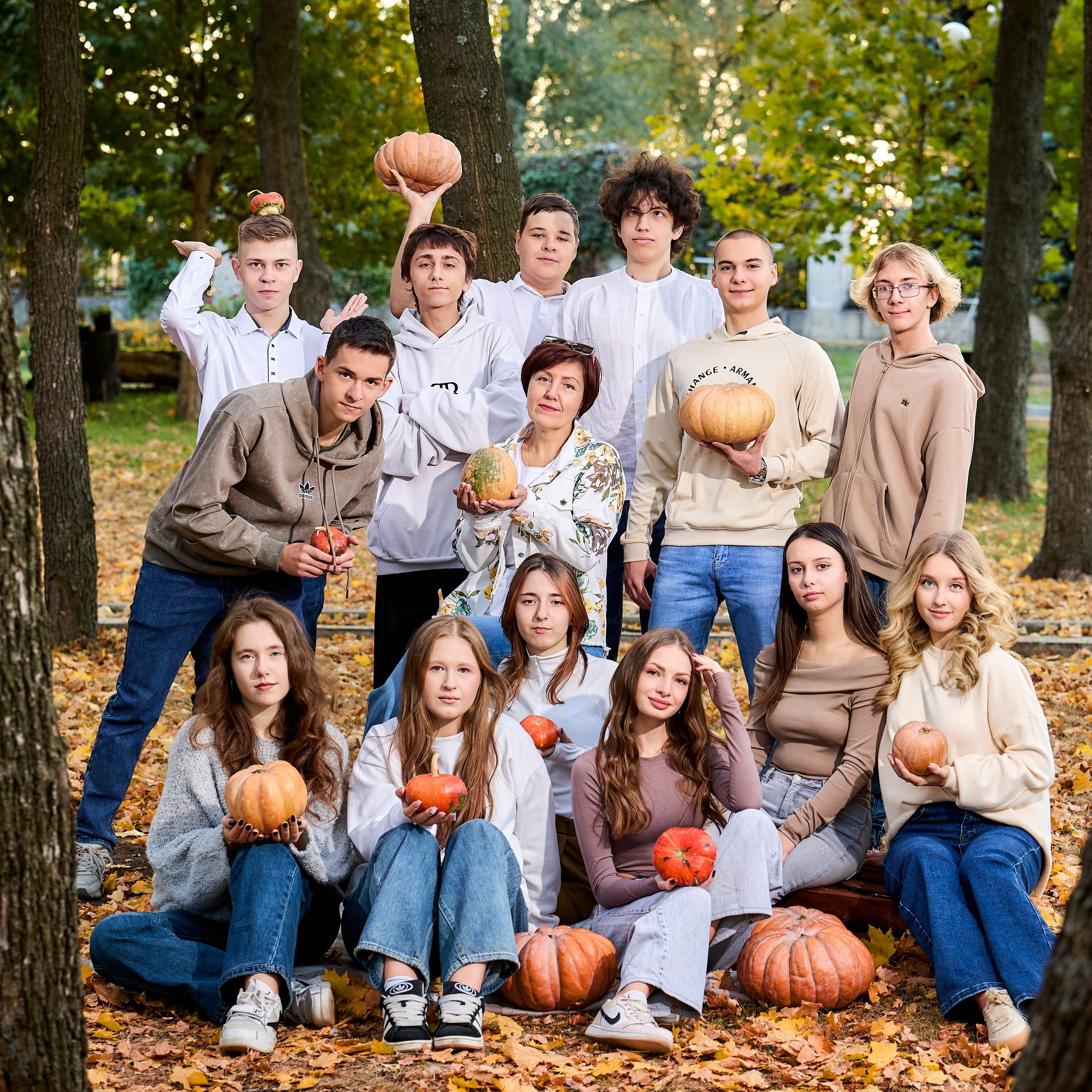 ШКОЛЬНИКИ. ПАРК ЩЕРБАКОВА. Фотограф Татаринов Андрей (Донецк / Макеевка)