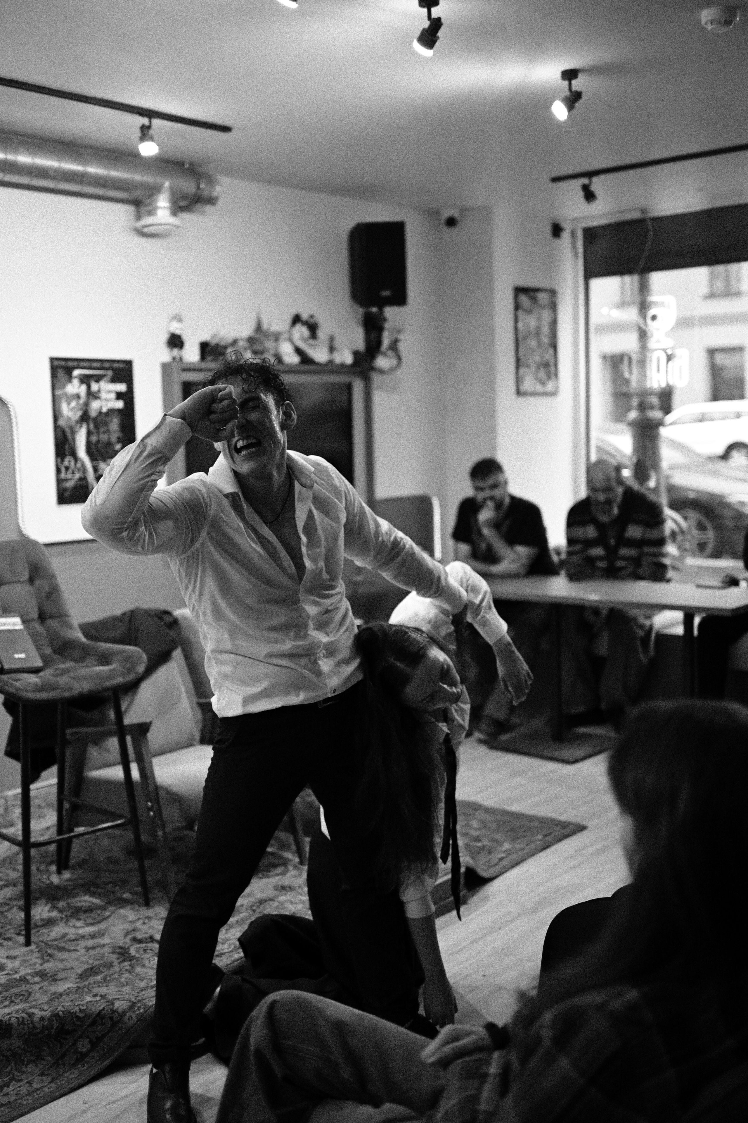 Спектакль «Гамлет-Ричард» в баре «ЦПР»