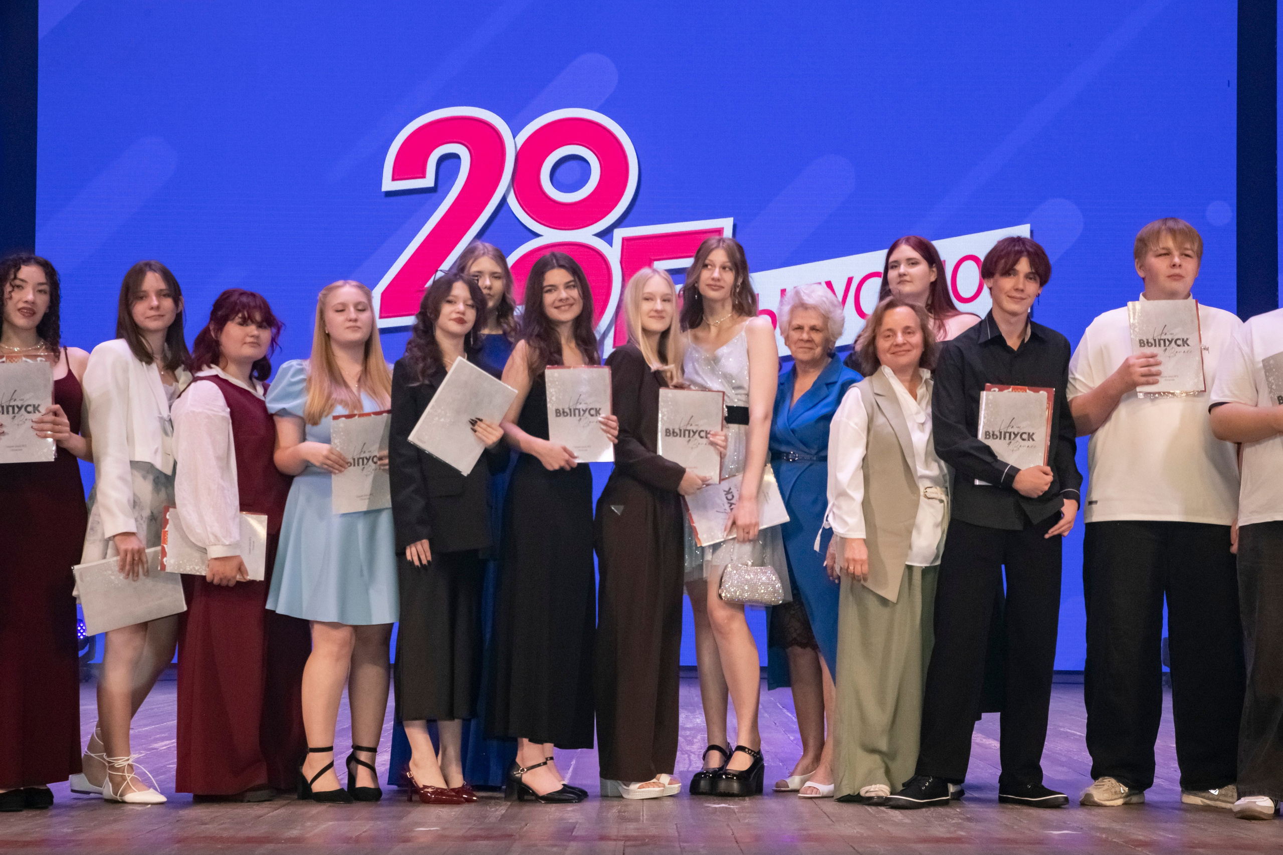 Вручение аттестатов 9В школа № 18 ДК «Октябрьский». Фотограф в Волгограде и Волжский Наталья Рылькова