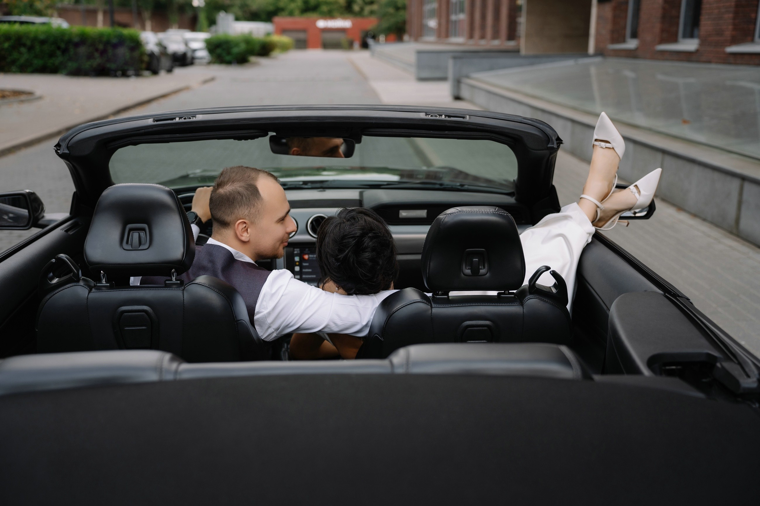 Свадебная фотосессия с кабриолетом. Свадебный и семейный фотограф в Москве Светлана Зоткина