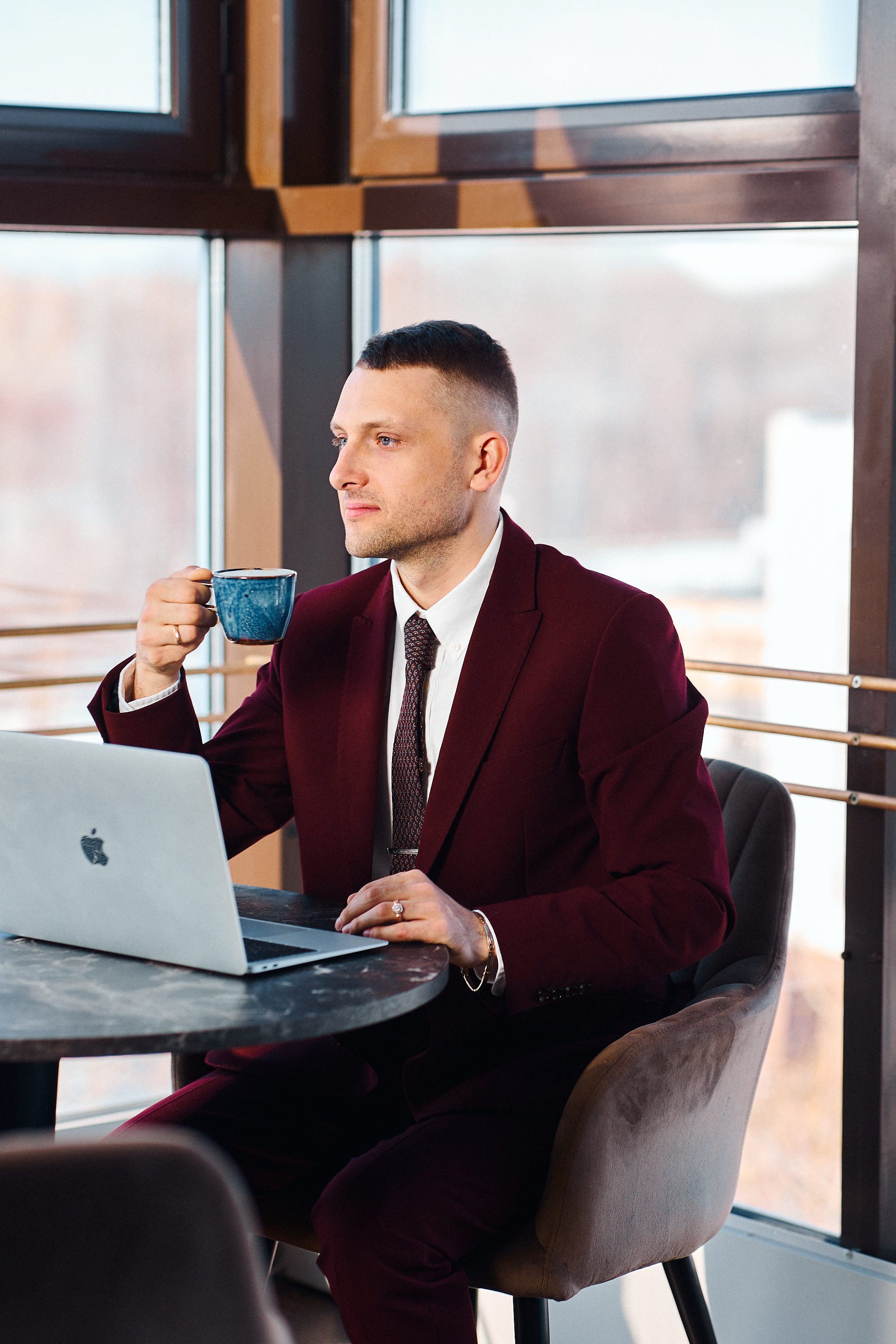 Деловой портрет. Бизнес портрет Аэросъемка Интерьерная съемка Тюмень