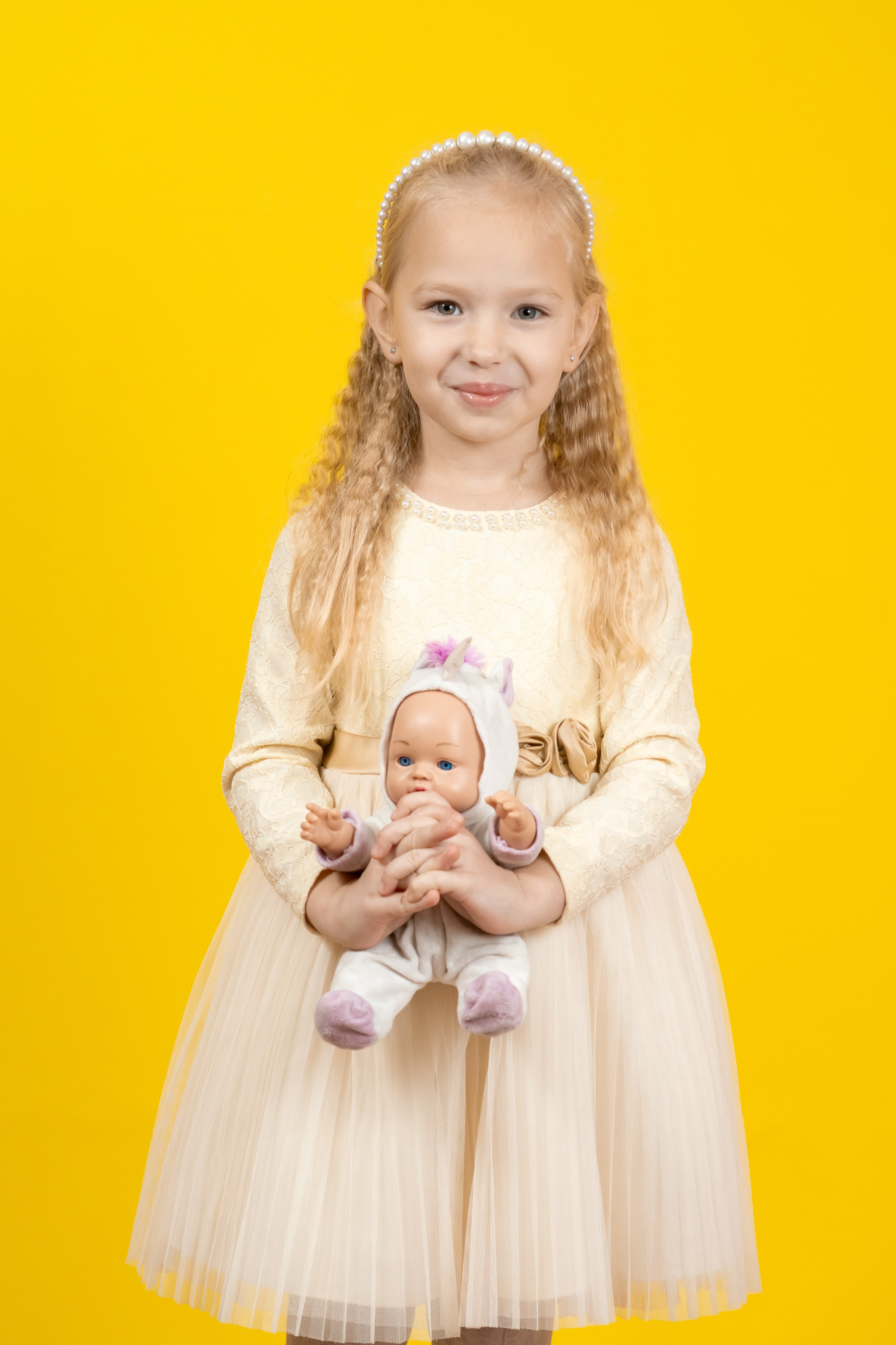 Портреты на желтом фонее. Ольга Плаксина фотограф в Саратове