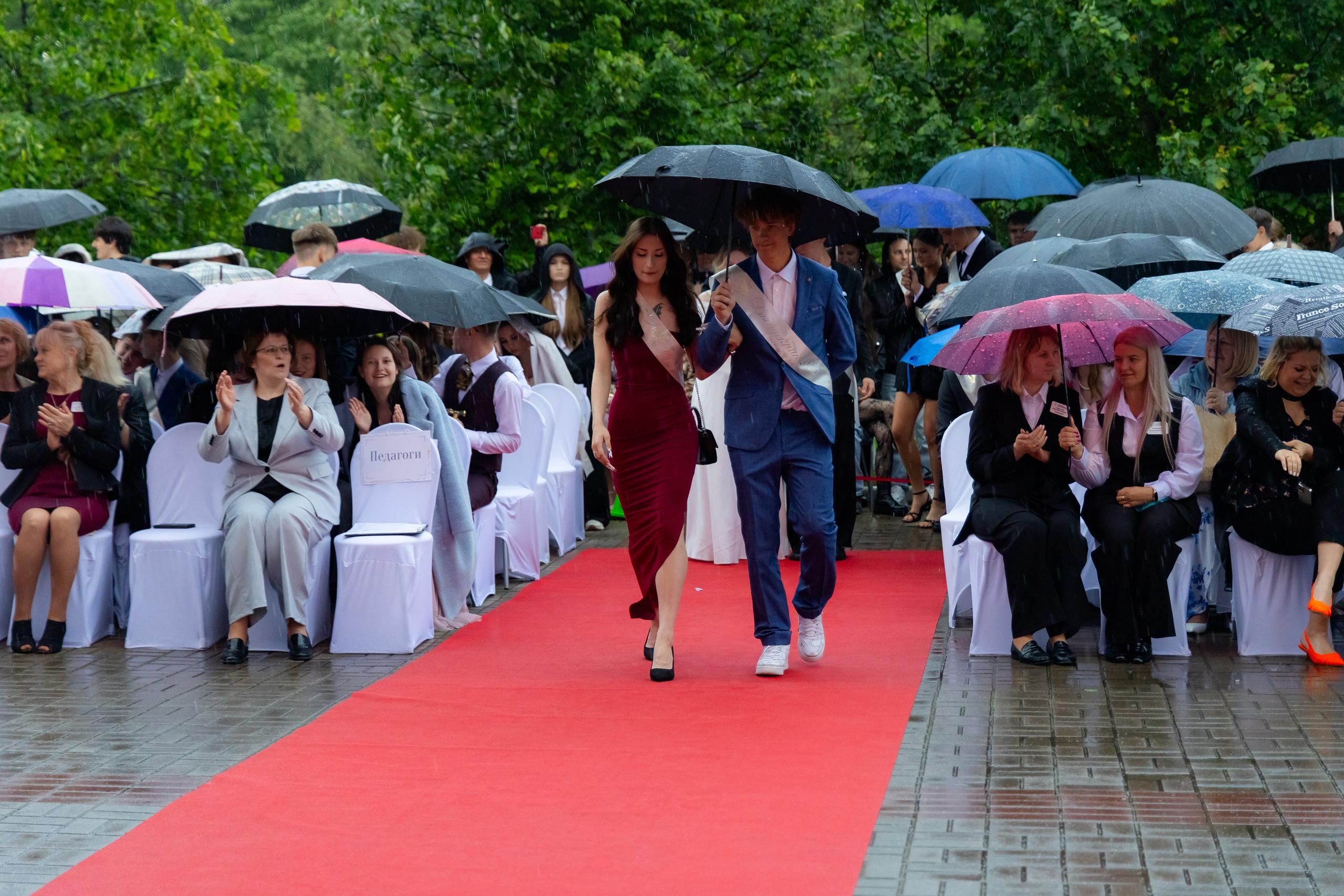 Школьный выпускной 2025 год в Минске, Беларуси. Свадебный фотограф в Минске/Беларуси Сергей Спиридонов