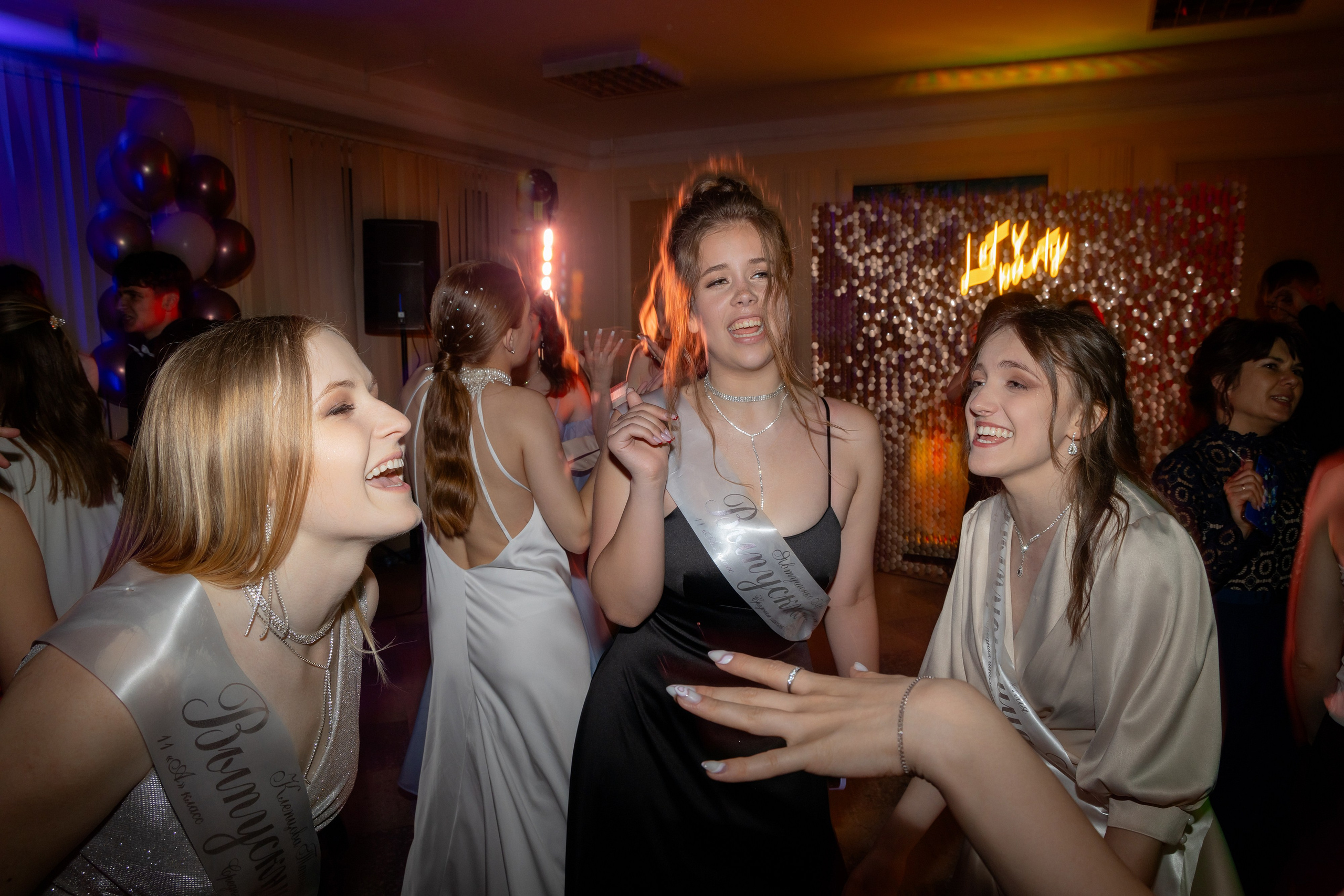 Школьный выпускной 2024 год в Соколе (Минск). Свадебный фотограф в Минске/Беларуси Сергей Спиридонов