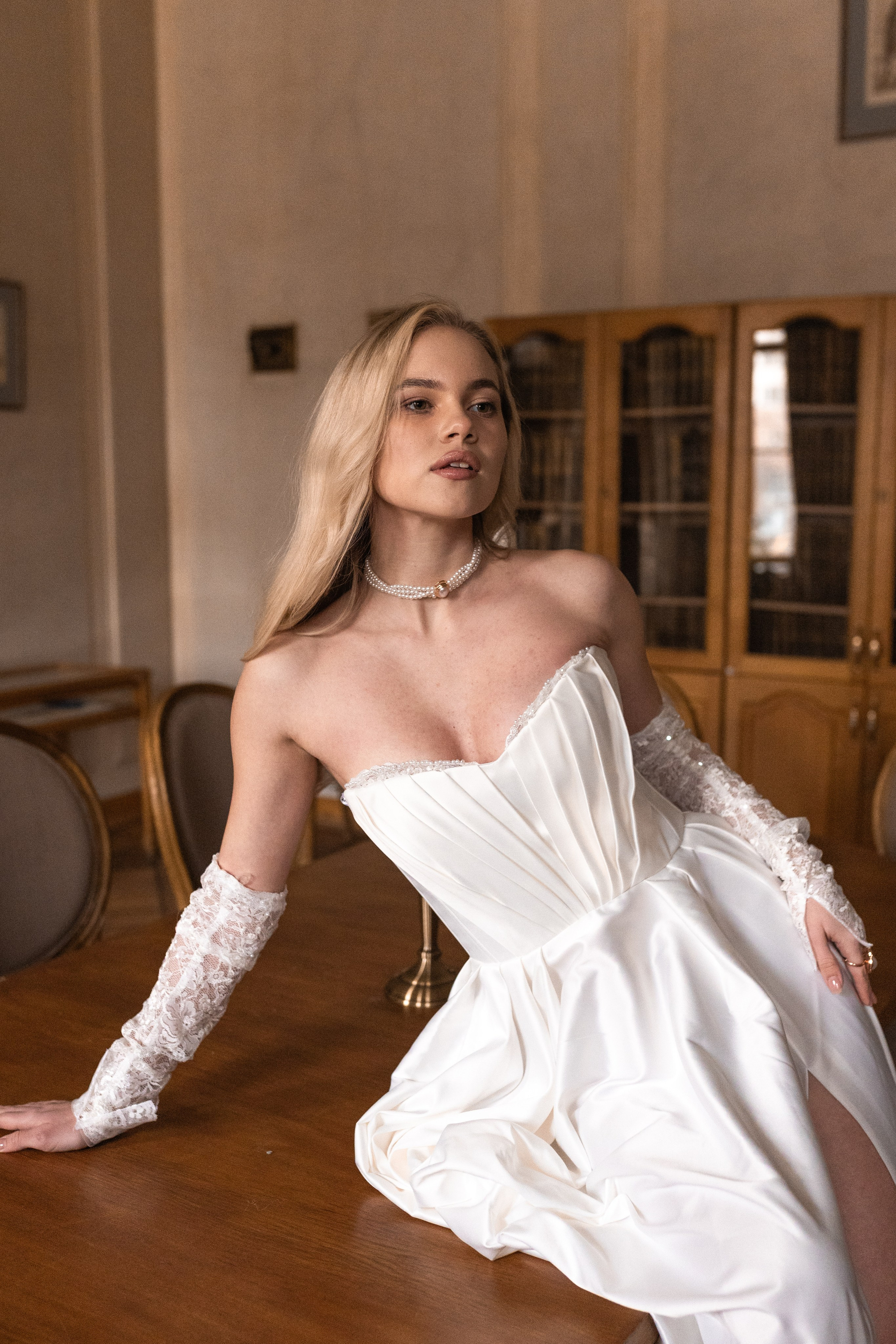 Свадебная фотосессия в Пушкинской библиотеке. Свадебный фотограф в Москве Анна Полушина