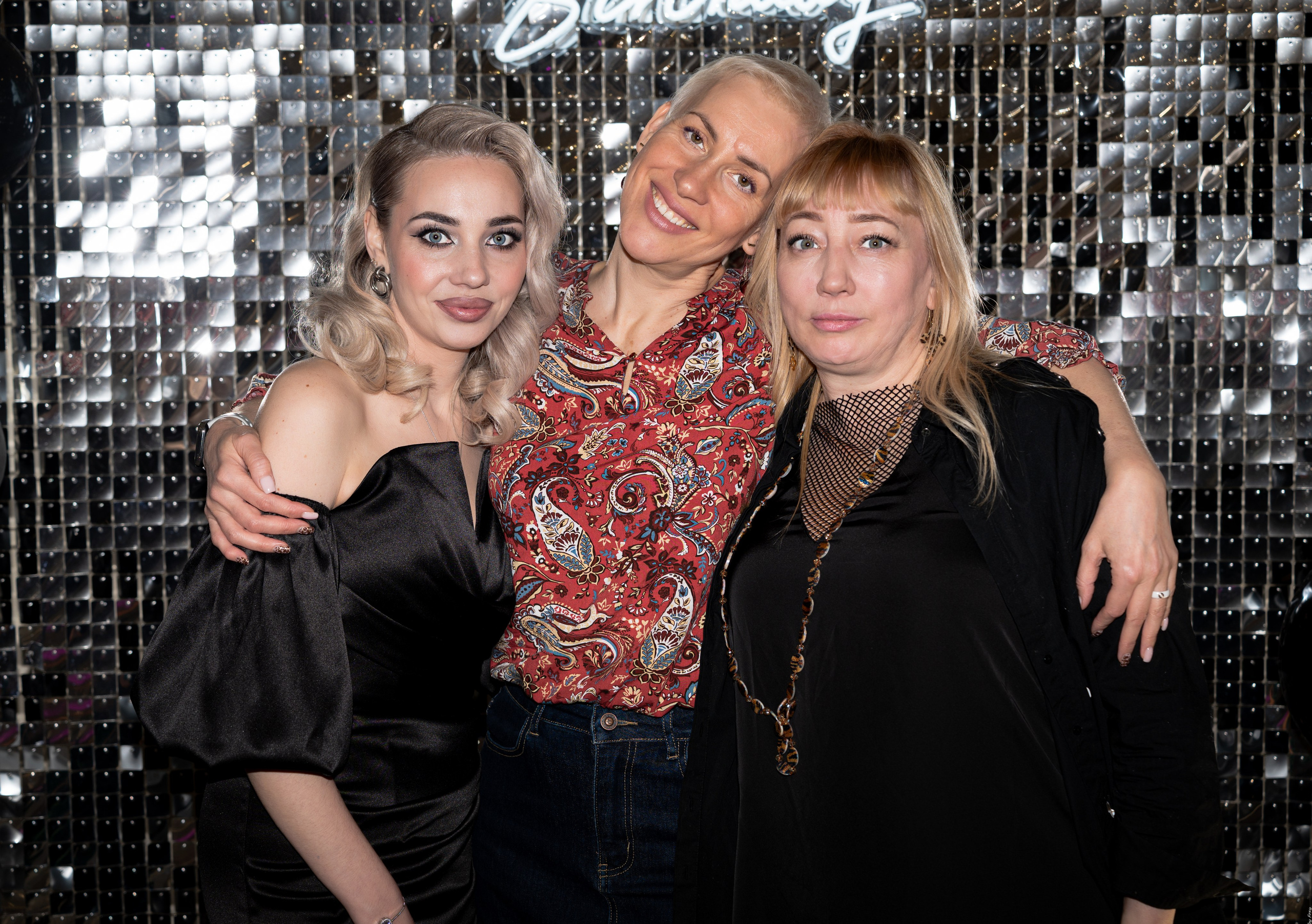 Юбилей в ресторане «LION» съёмка на фотозоне. Фотограф мероприятий и студийные съёмки в Челябинске Евгения Foxy