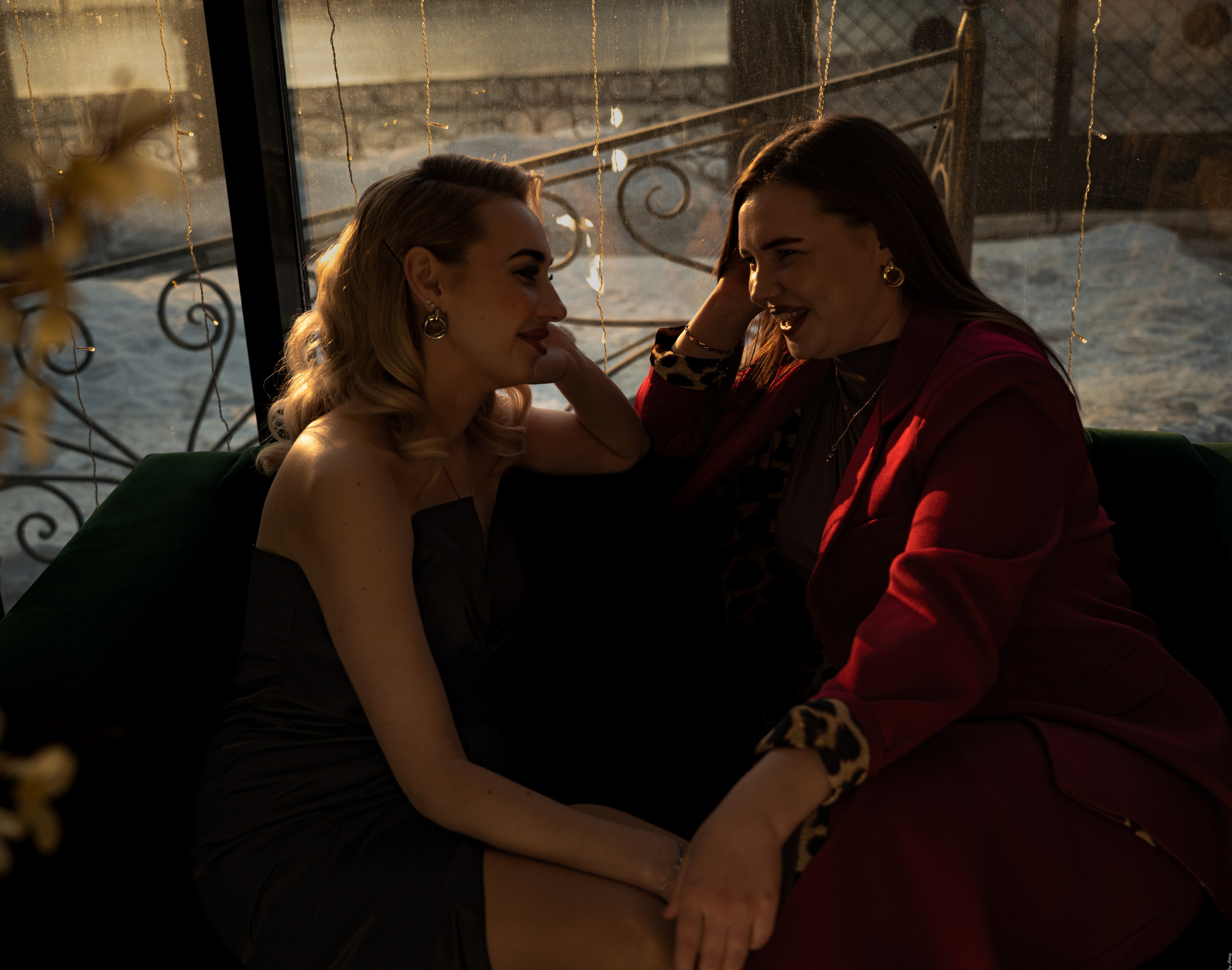 Юбилей в ресторане «LION» съёмка на фотозоне. Фотограф мероприятий и студийные съёмки в Челябинске Евгения Foxy