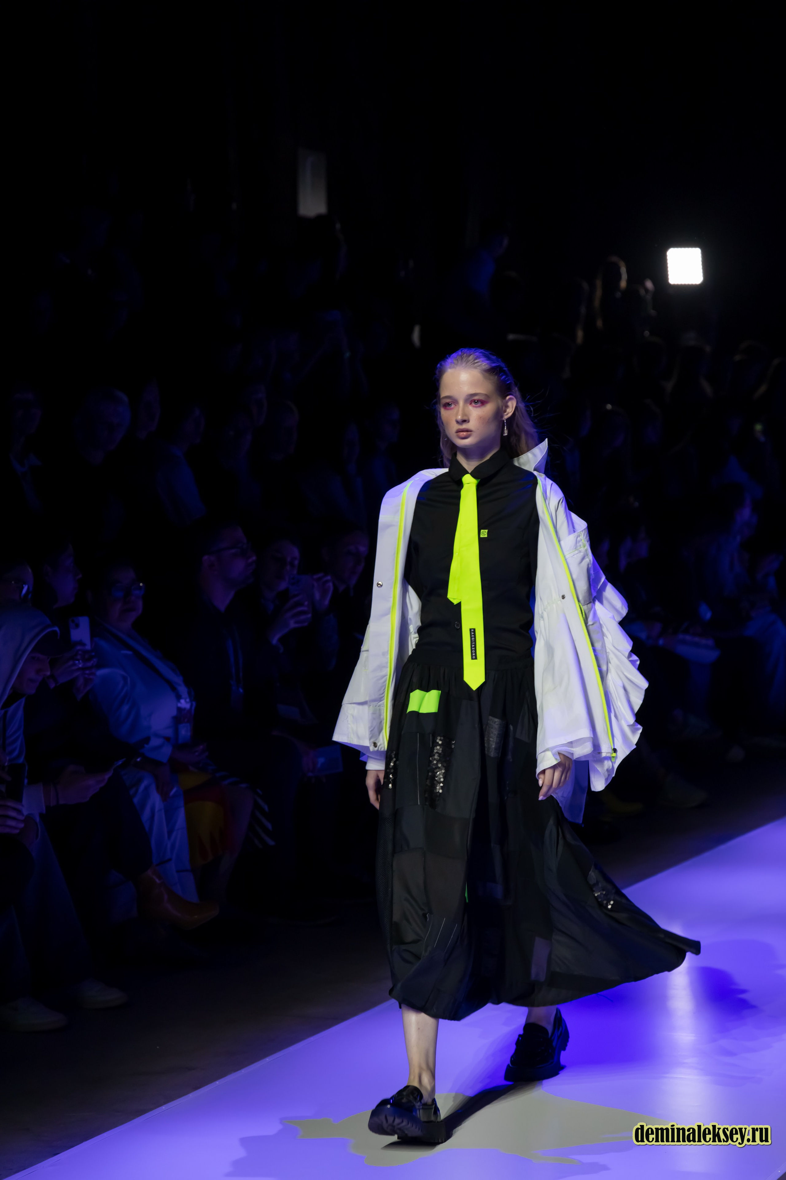 Московская неделя моды 2024 4 октября дизайнер RAEGITAZORO Индонезия. Репортажный, семейный и студийный фотограф в Москве Демин Алексей