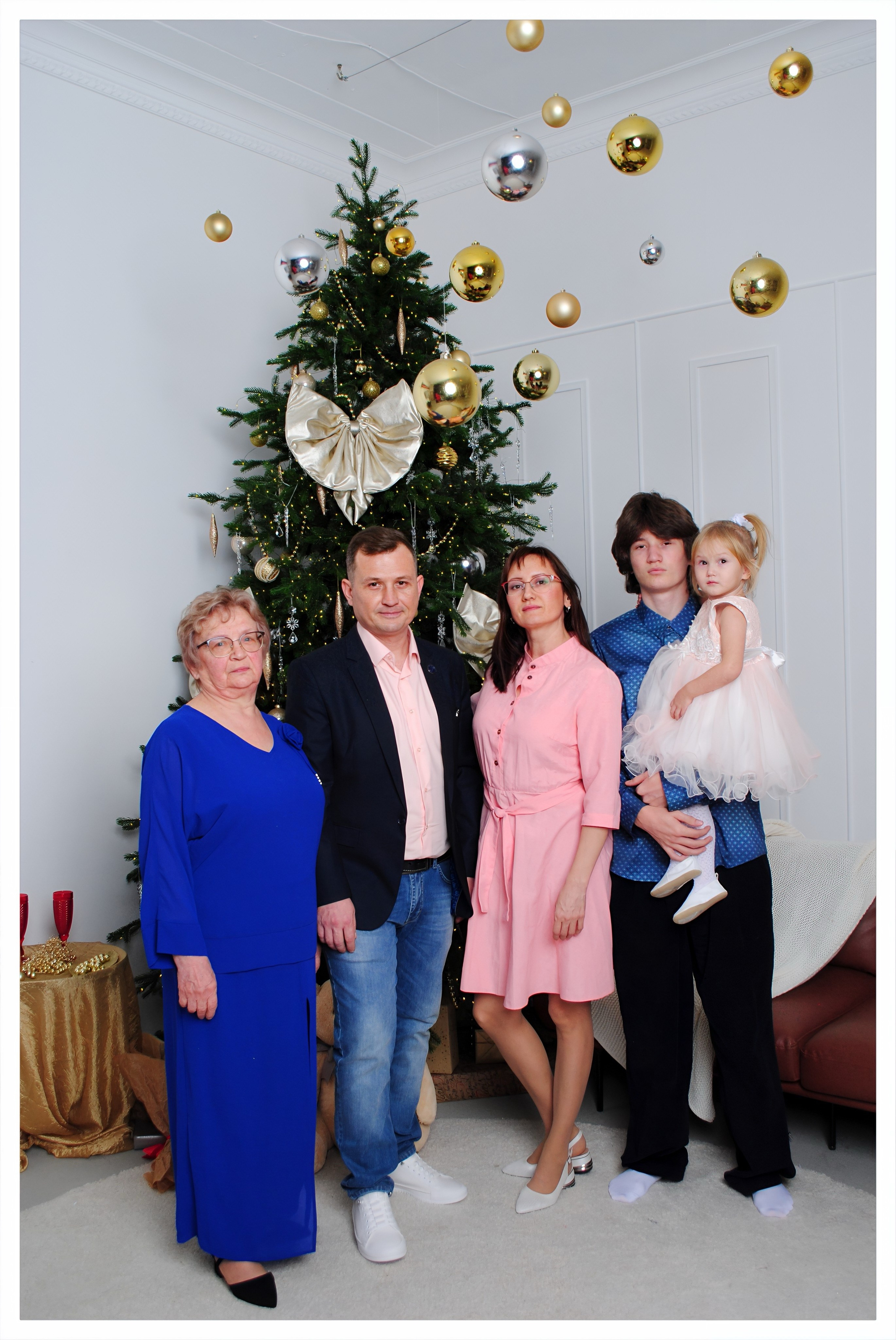 Лилия и семья. Фотограф Мария Мусаелян