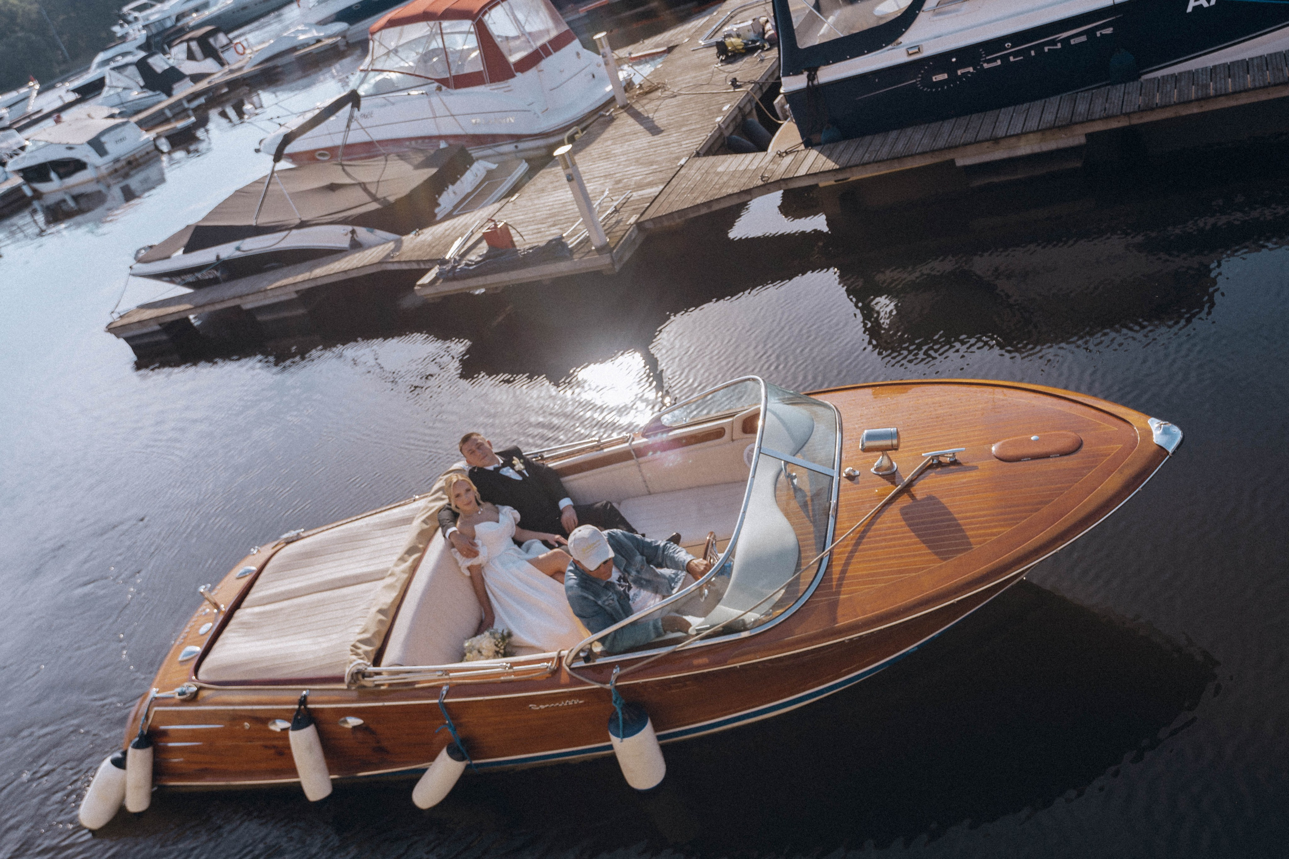СВАДЕНБНАЯ СЬЕМКА НА КАТЕРЕ ПО КАНАЛАМ САНКТ-ПЕТЕРБУРГА И В АКВАТОРИИ НЕВЫ. Профессиональный фотограф, Санкт-Петербург — Виктория Богомолова