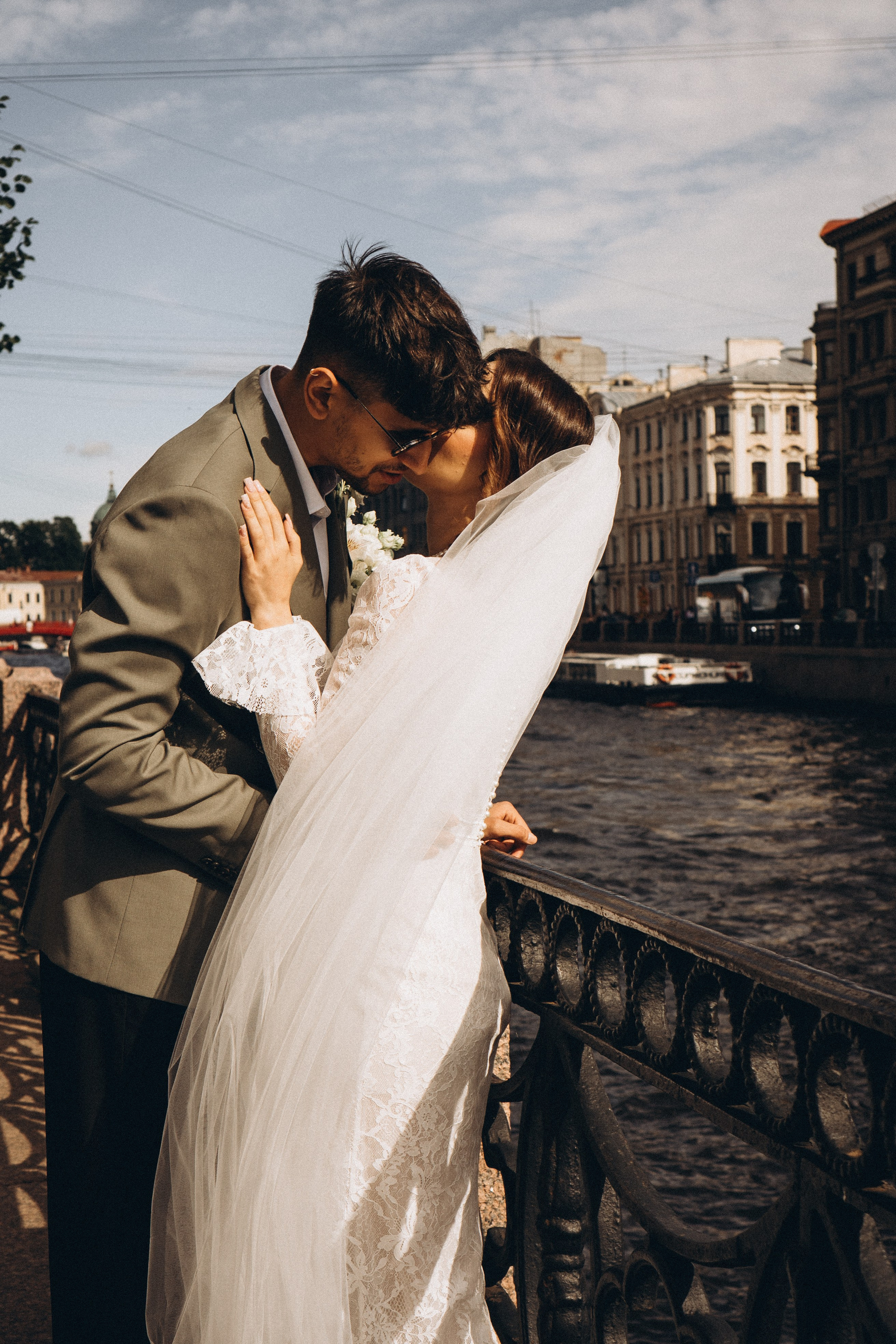 СВАДЕБНАЯ ПРОГУЛКА ВОЗЕ ИСАИКЕВСКОГО СОБОРА АСТОРИИ И ЗАКОНОДАЛЕТНОГО СОБРАНИЯ. Профессиональный фотограф, Санкт-Петербург — Виктория Богомолова