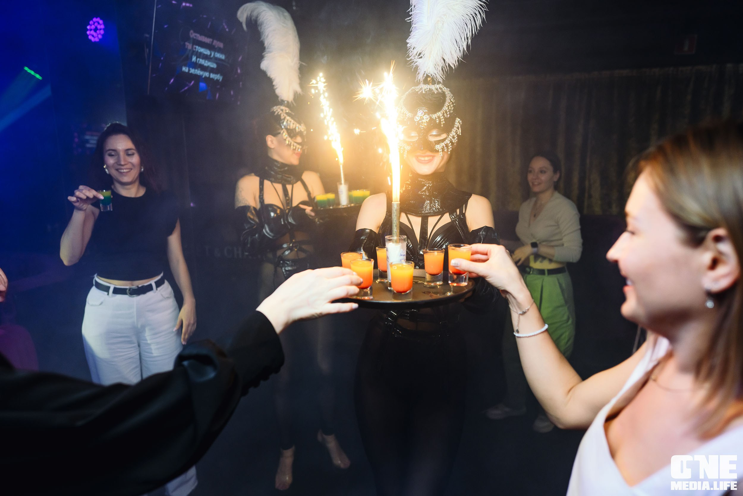 Субботняя вечеринка в караоке-клубе Эйфория. One Media Life: фоторепортажи, фотоотчеты с мероприятий и заведений