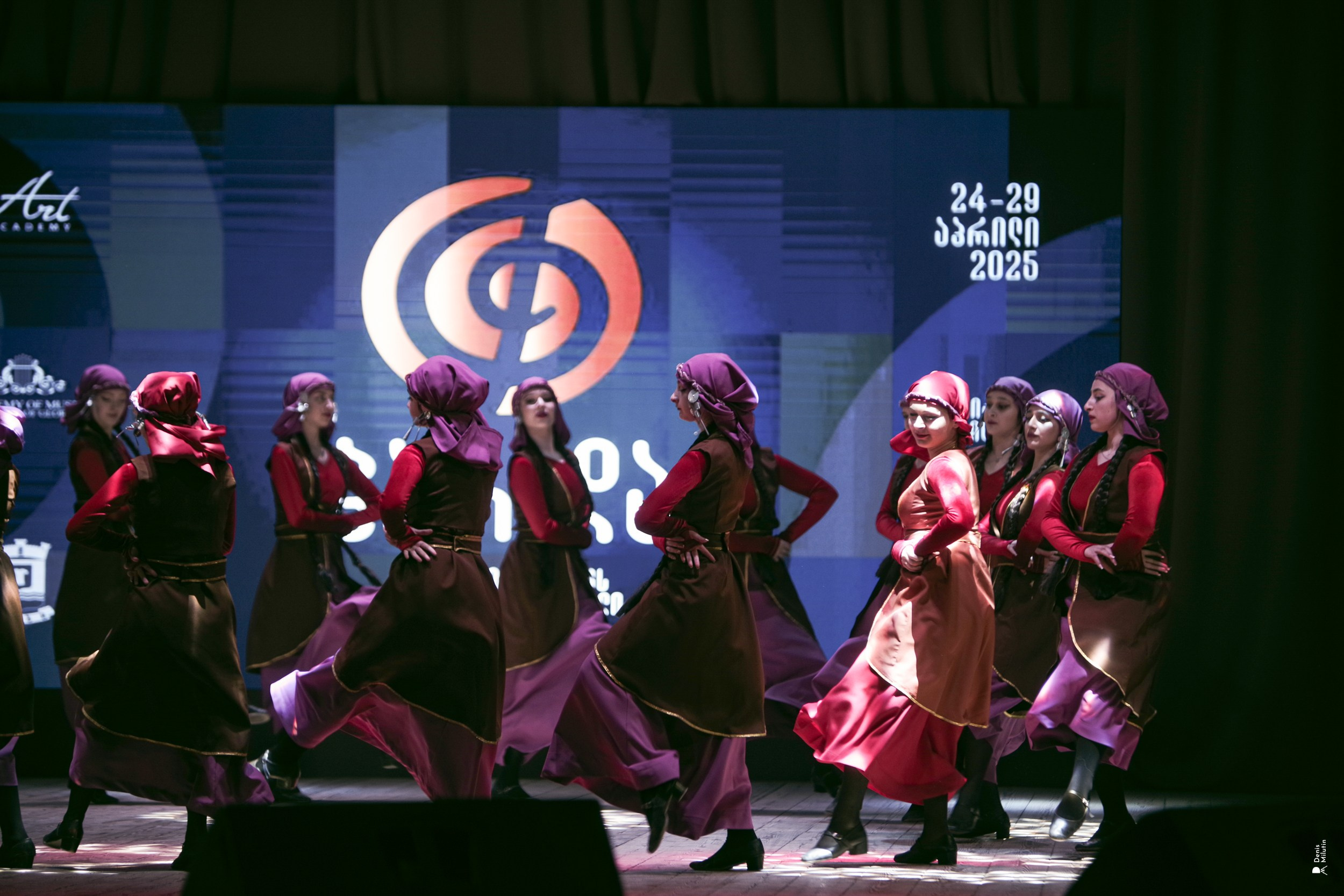 Танцы в Хоби. Портретный фотограф Денис Милютин