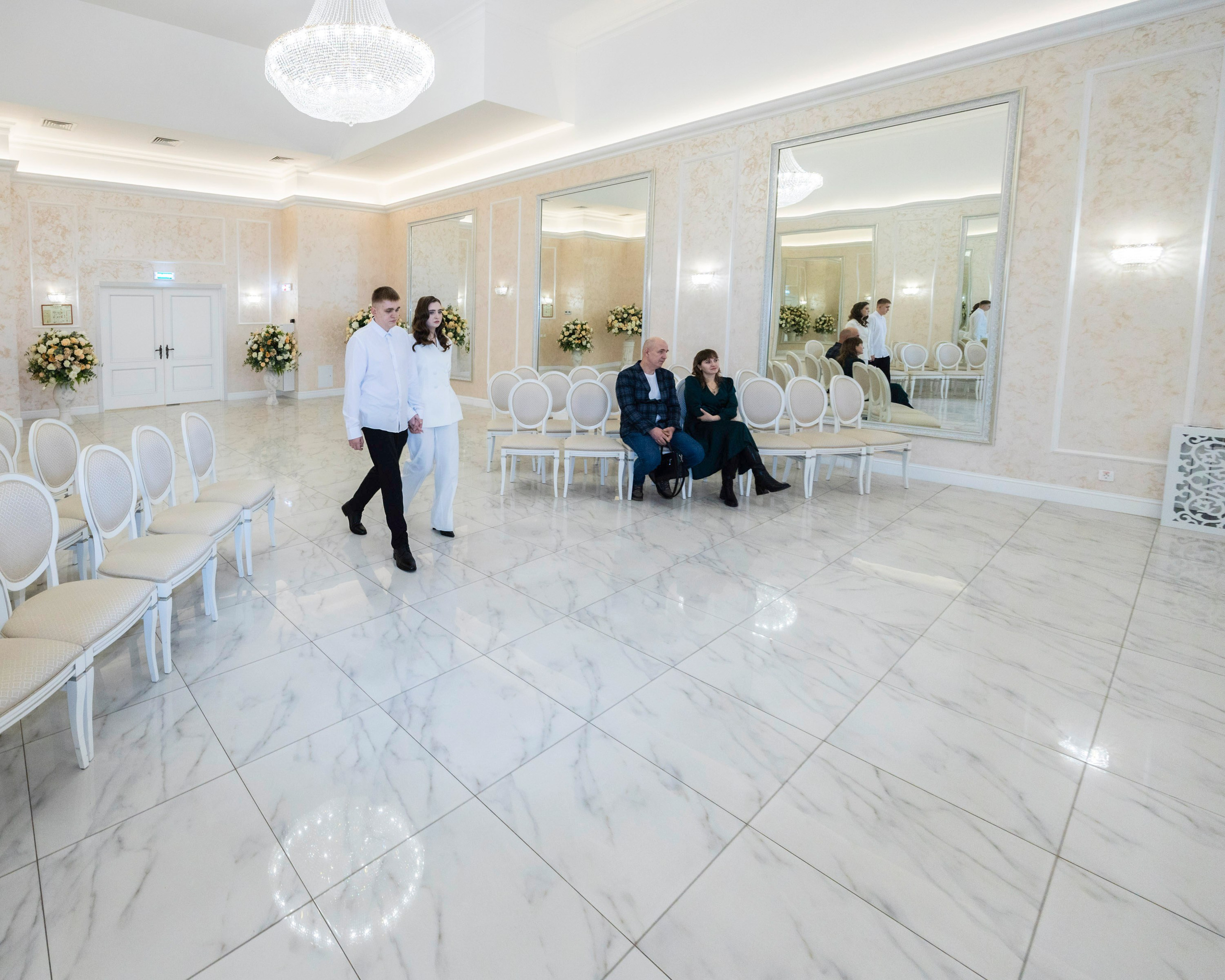 Свадьба, роспись в ЗАГСе, венчание, крещение, выписка из роддома — фотосъёмка. Визуальная упаковка брендов и проектов через фото и видеопроизводство