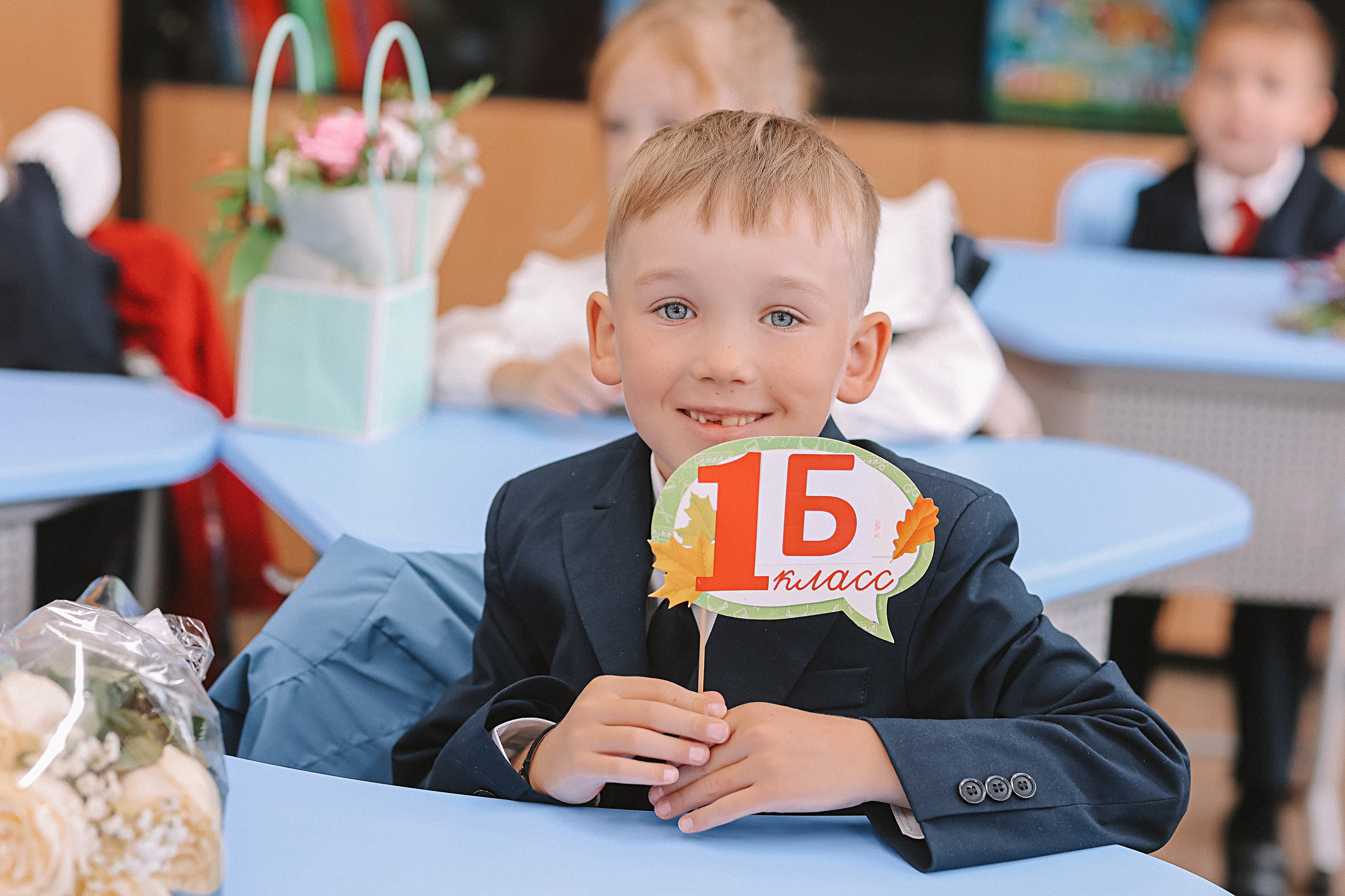 1 сентября линейка+кл час+портреты. Семейный фотограф Тюмень, фотограф на роды Салмина Мария