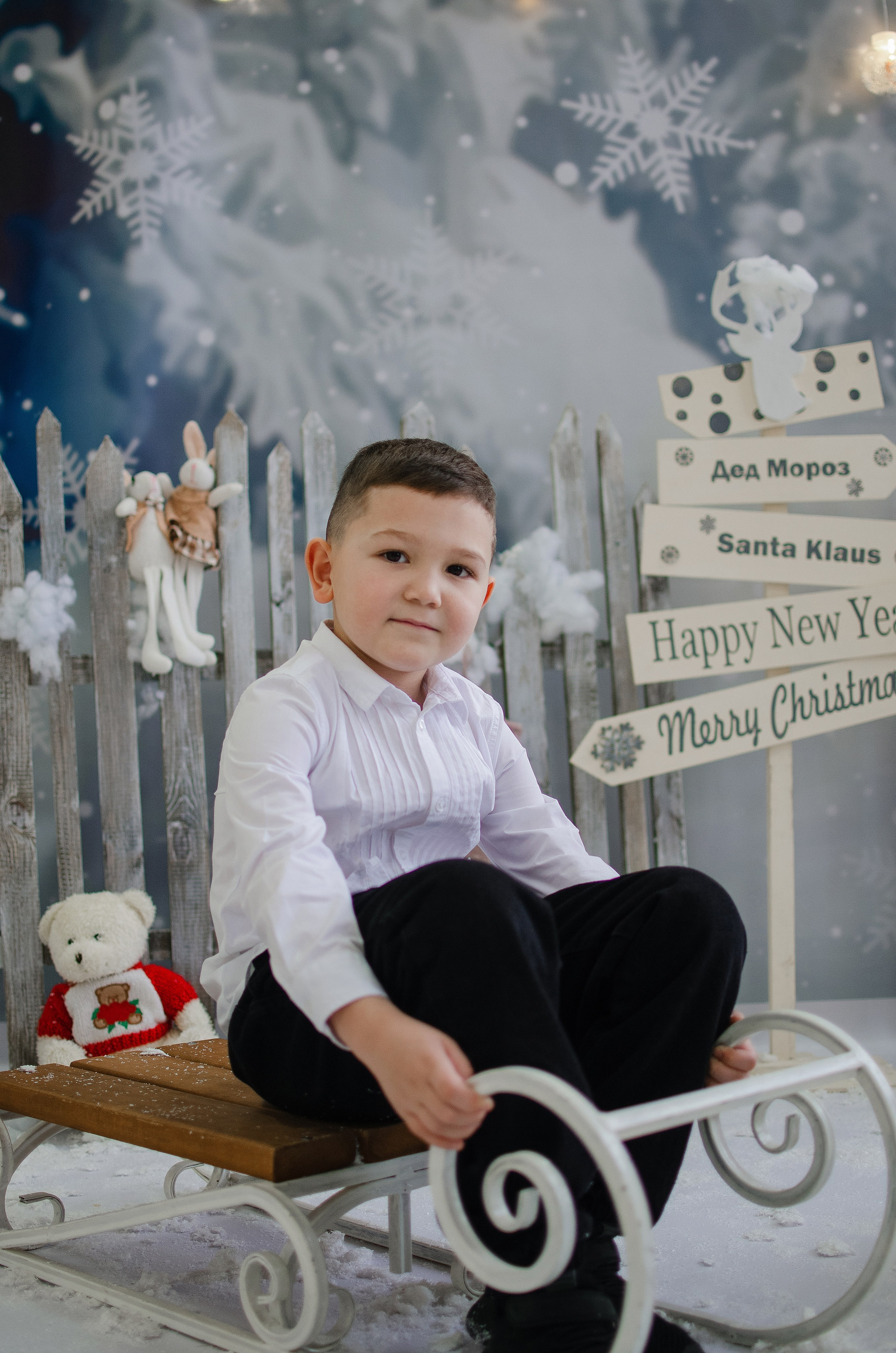 Детская фотосессия в новогодней локации