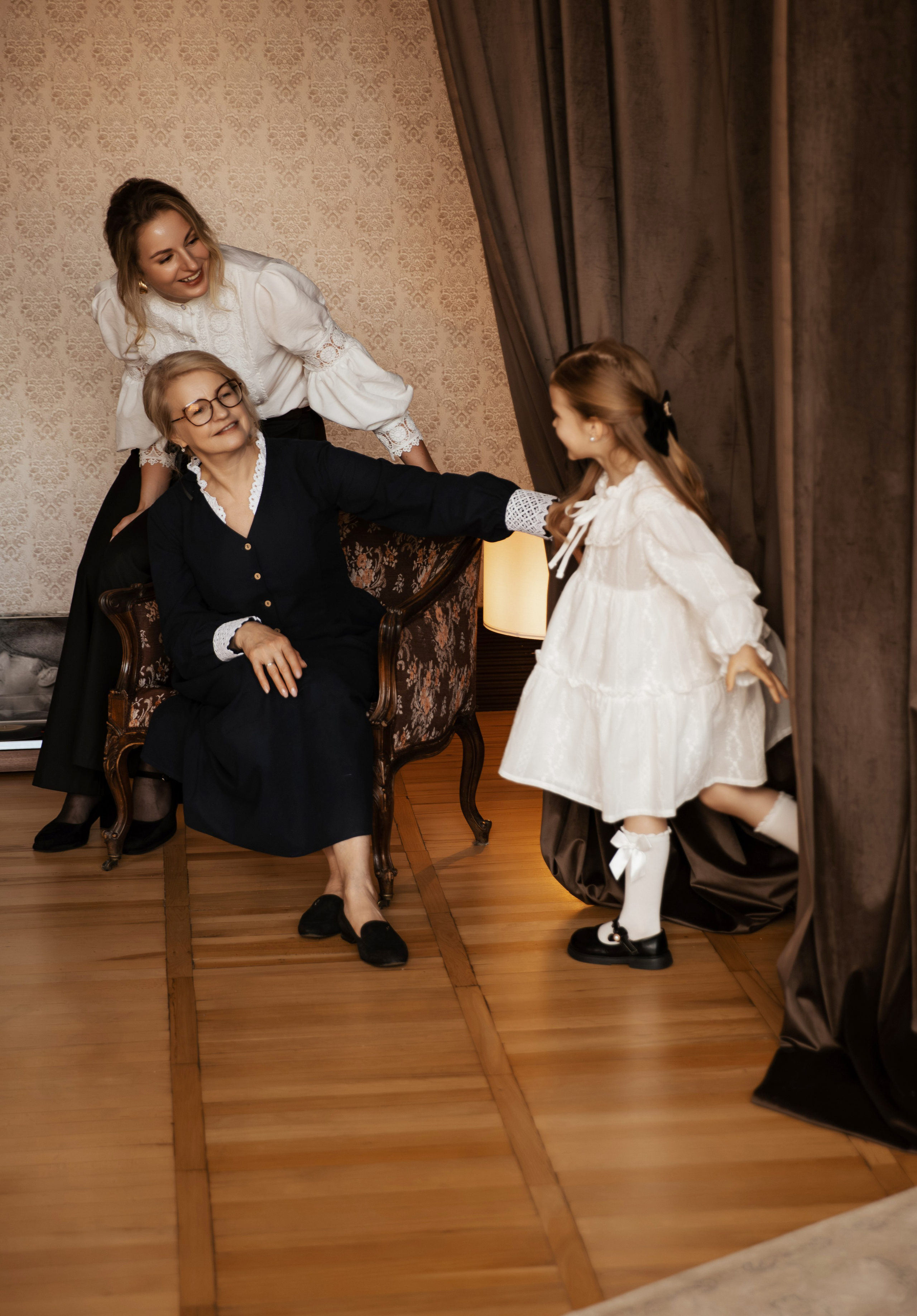 Четыре поколения женщин одной семьи в одном кадре. Фотограф и видеограф Краснодар