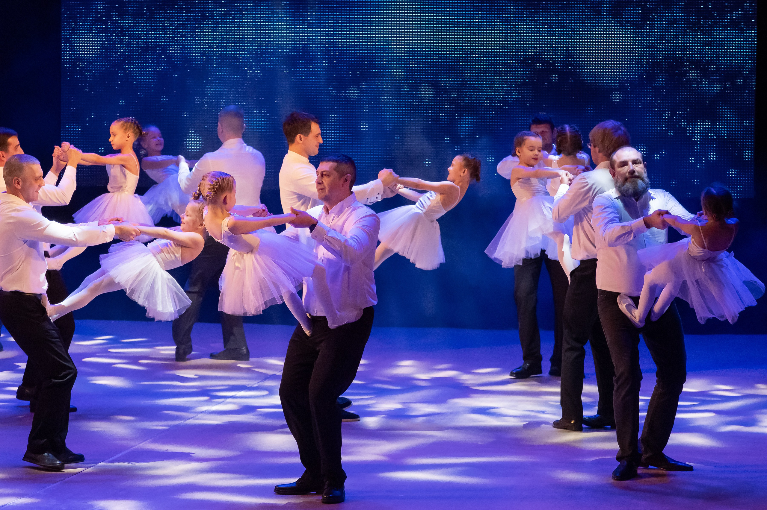 Концерт «Пространные танцы». Репортажный, семейный и детский фотограф в Пензе и Заречном Арина Ермилова. Картины барельеф на заказ