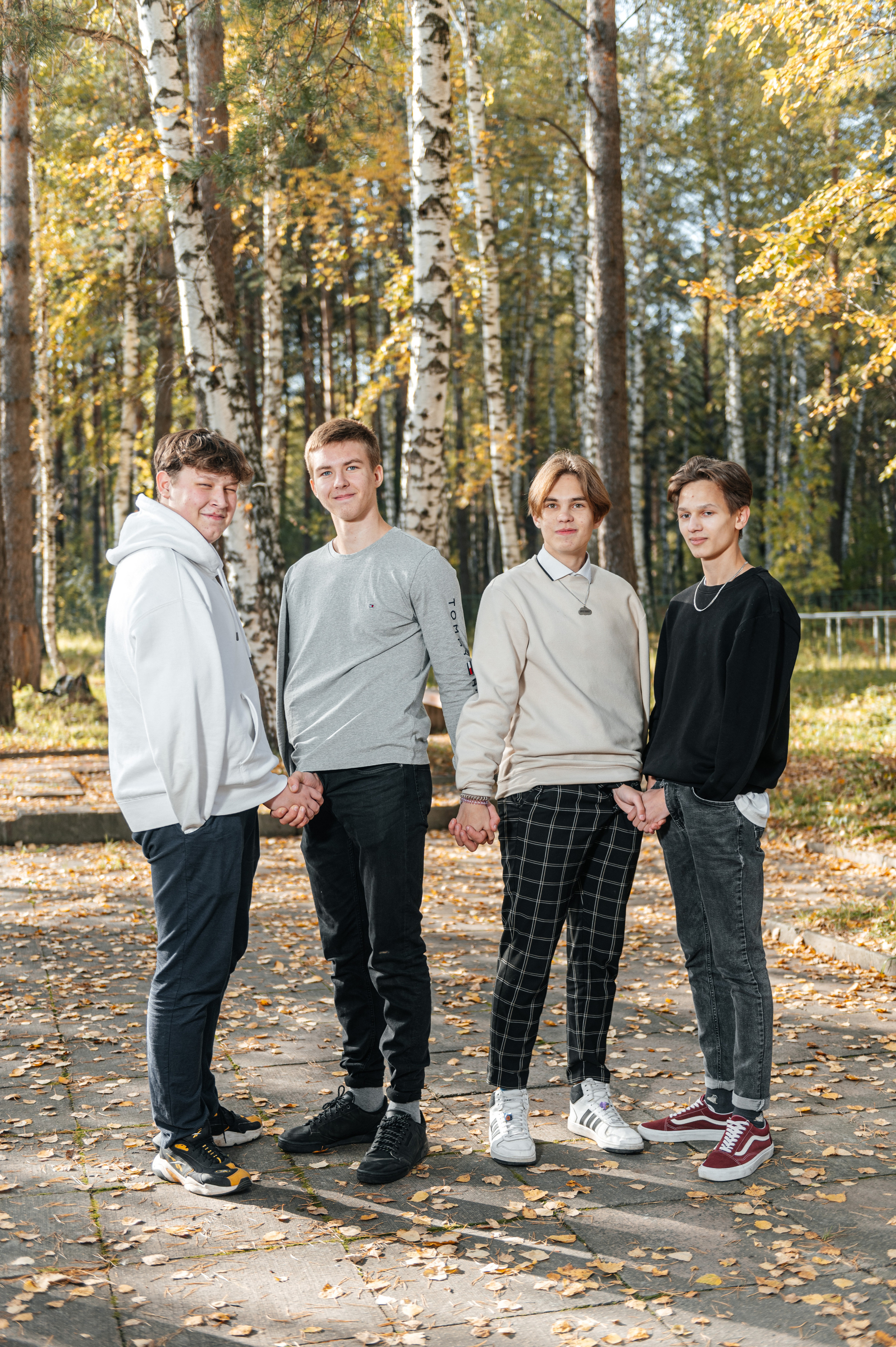 Групповая школьная фотография. Необычная фотография. Школьники. Выпускной альбом. Съёмка выпускного альбома