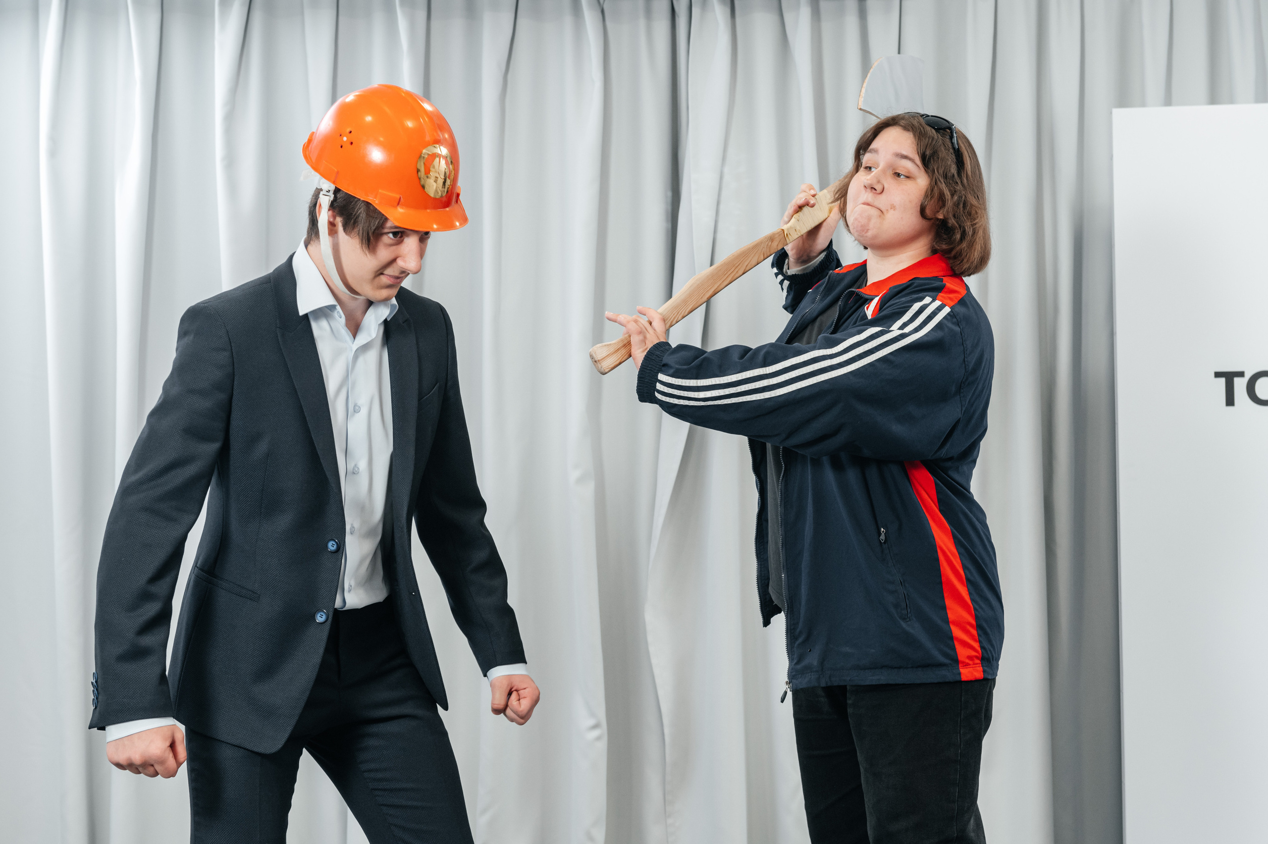 Групповая школьная фотография. Необычная фотография. Школьники. Выпускной альбом. Съёмка выпускного альбома