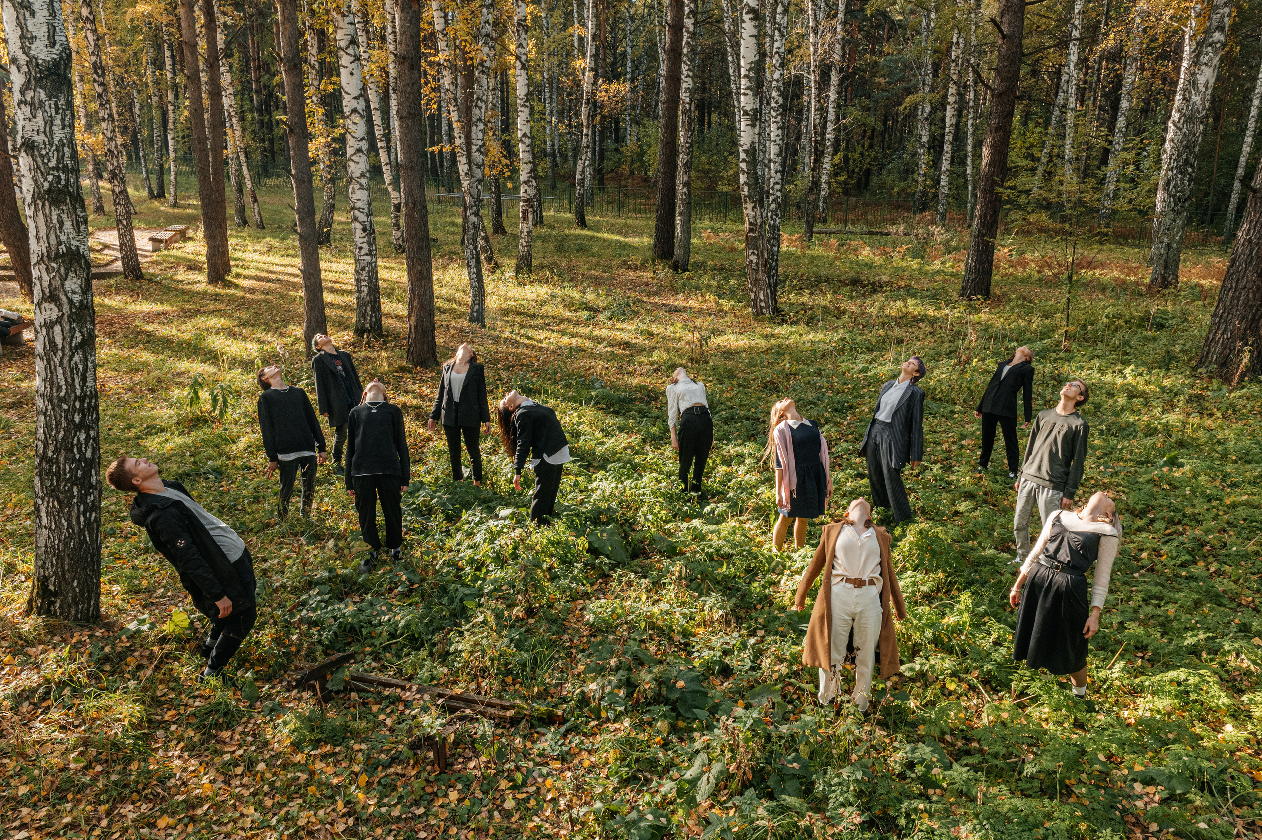 Групповая школьная фотография. Необычная фотография. Школьники. Выпускной альбом. Съёмка выпускного альбома