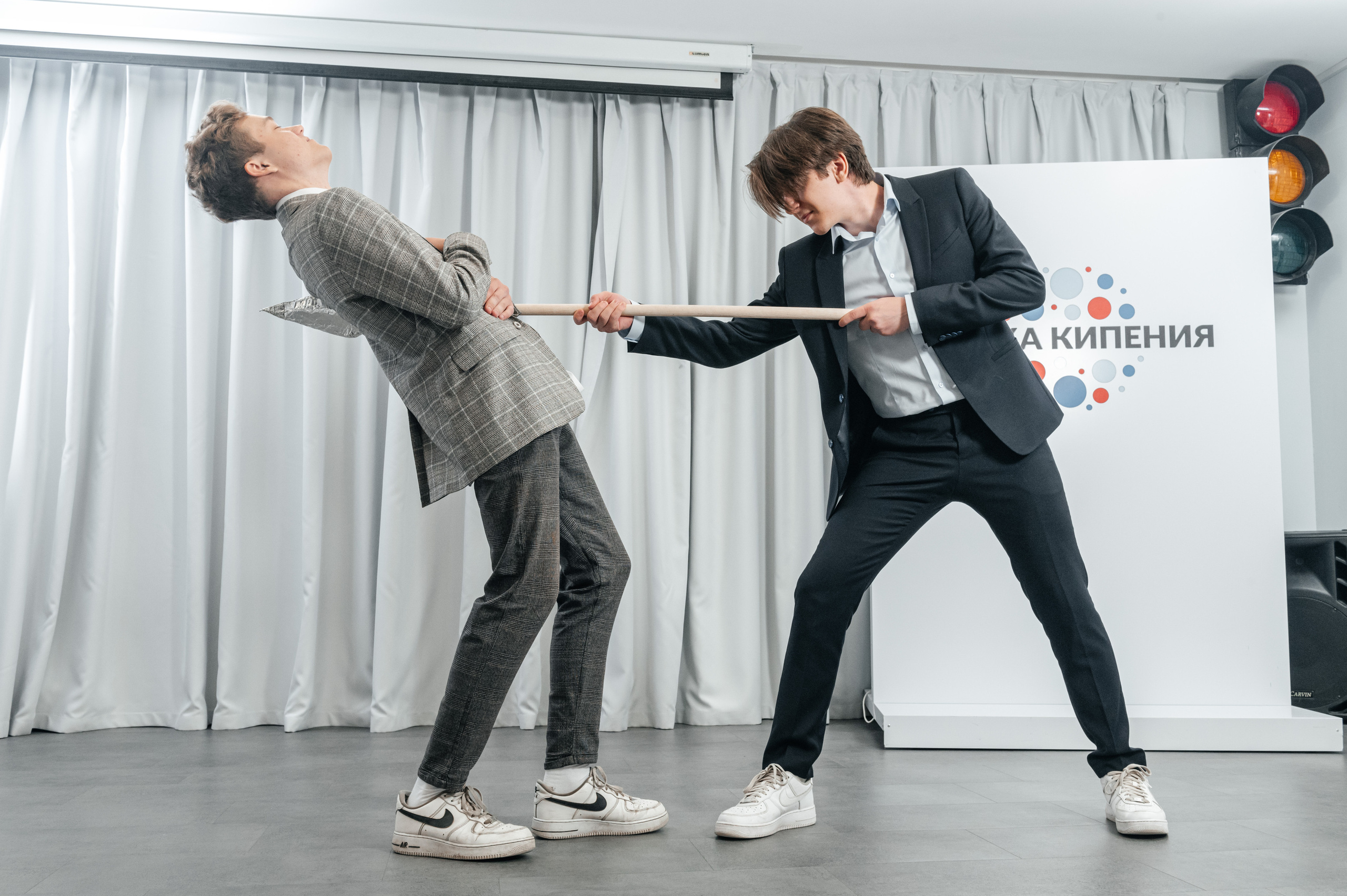 Групповая школьная фотография. Необычная фотография. Школьники. Выпускной альбом. Съёмка выпускного альбома