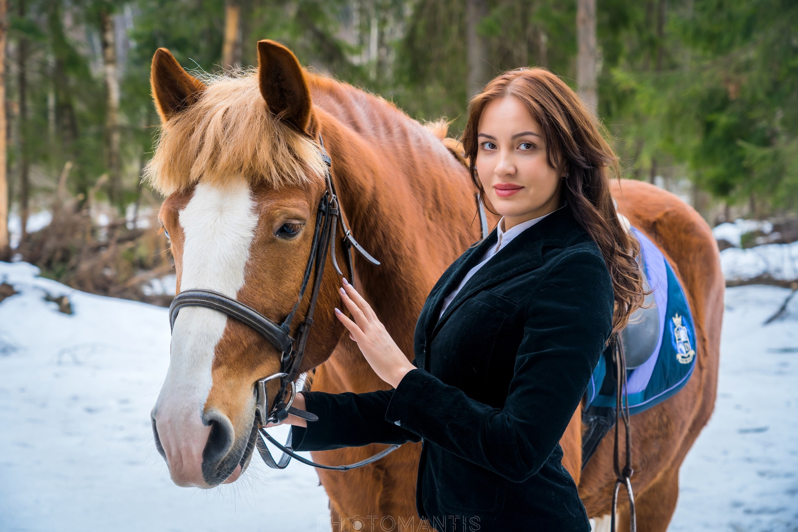 Девушки с лошадками. Photomantis