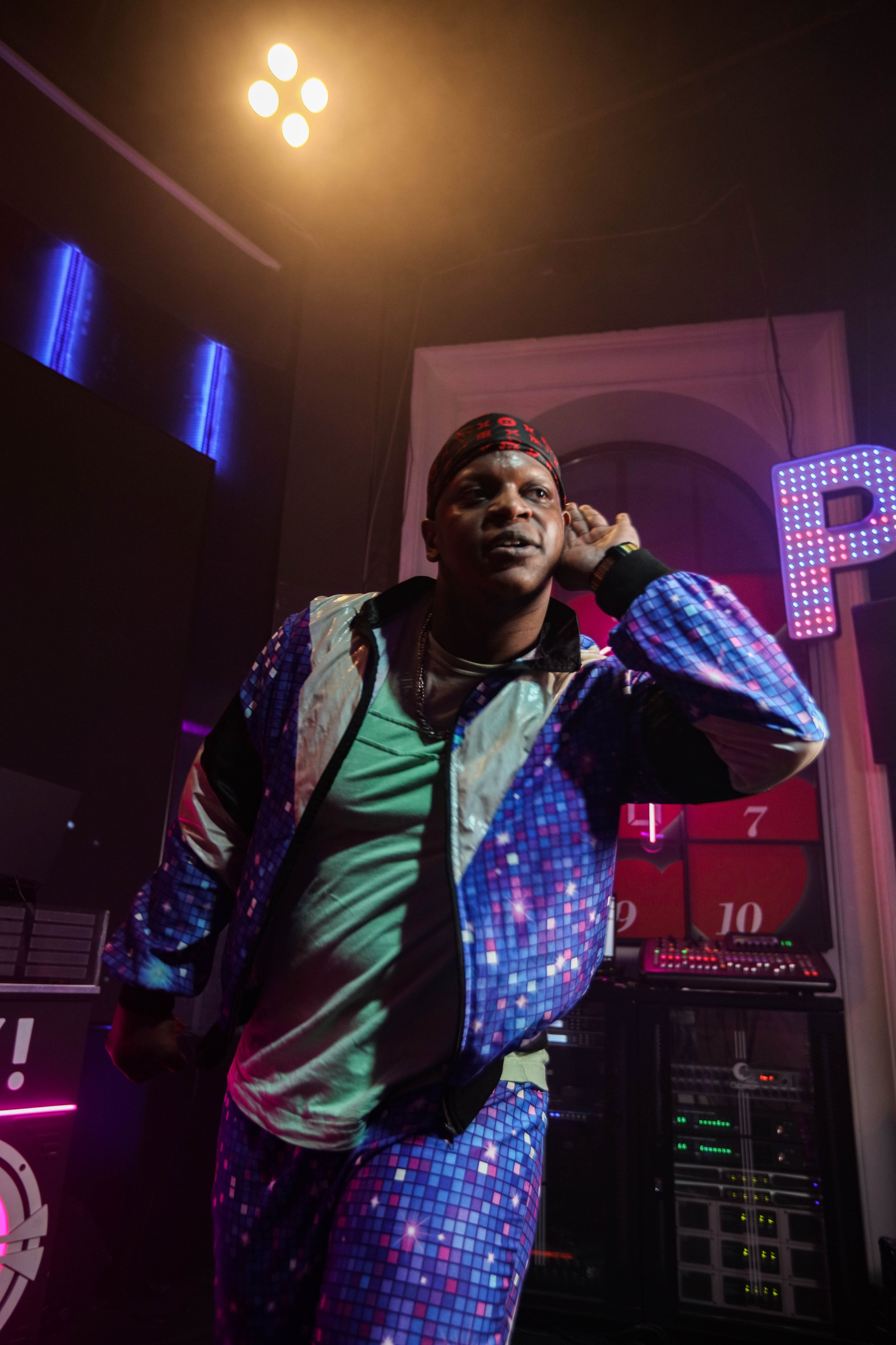 БАР РУКИ ВВЕРХ