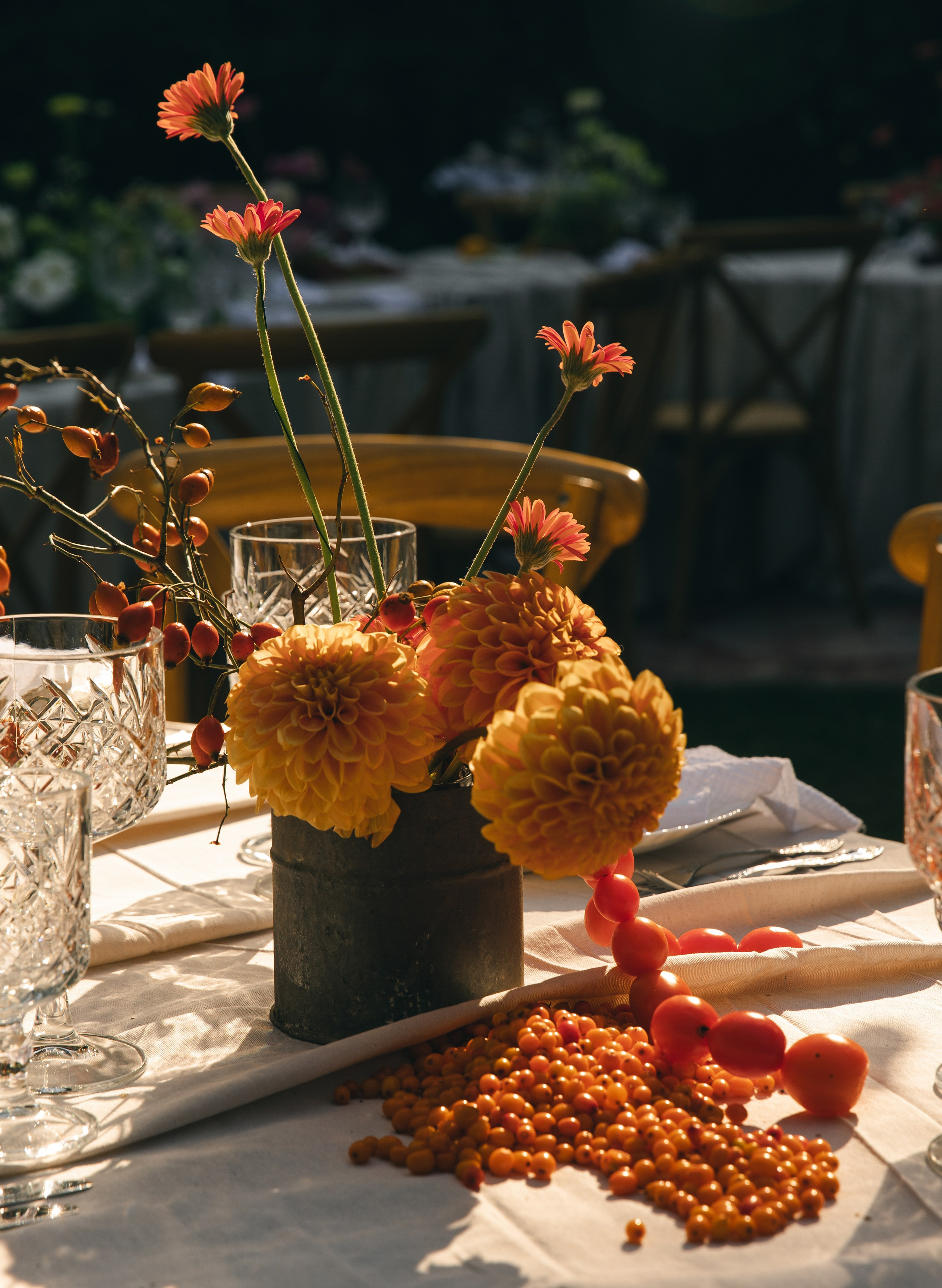 ПАРОЧКА В ЖЕЛТЫХ САПОЖКАХ С РАЙОНА